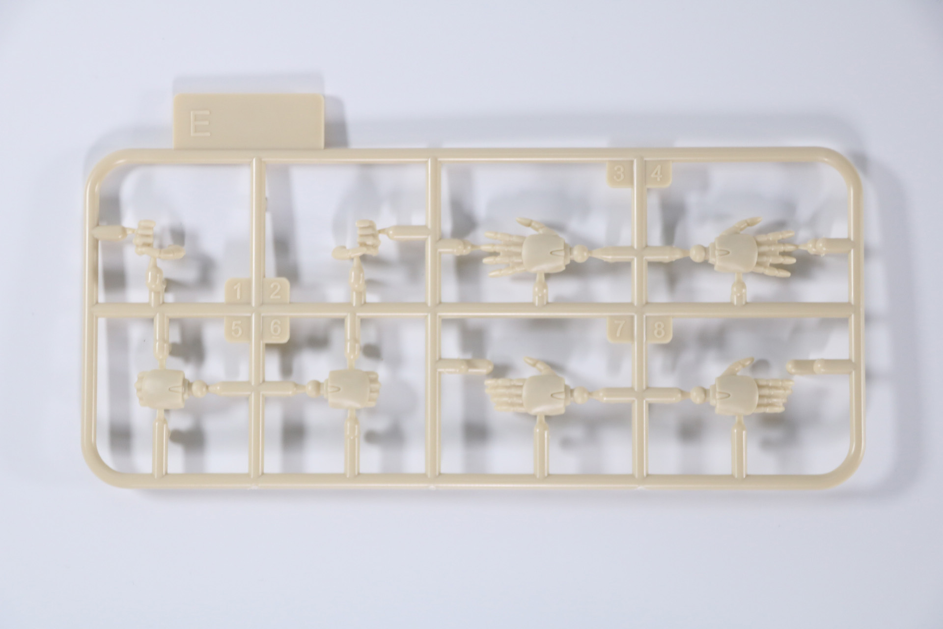 Dパーツ（灰色）、Eパーツ