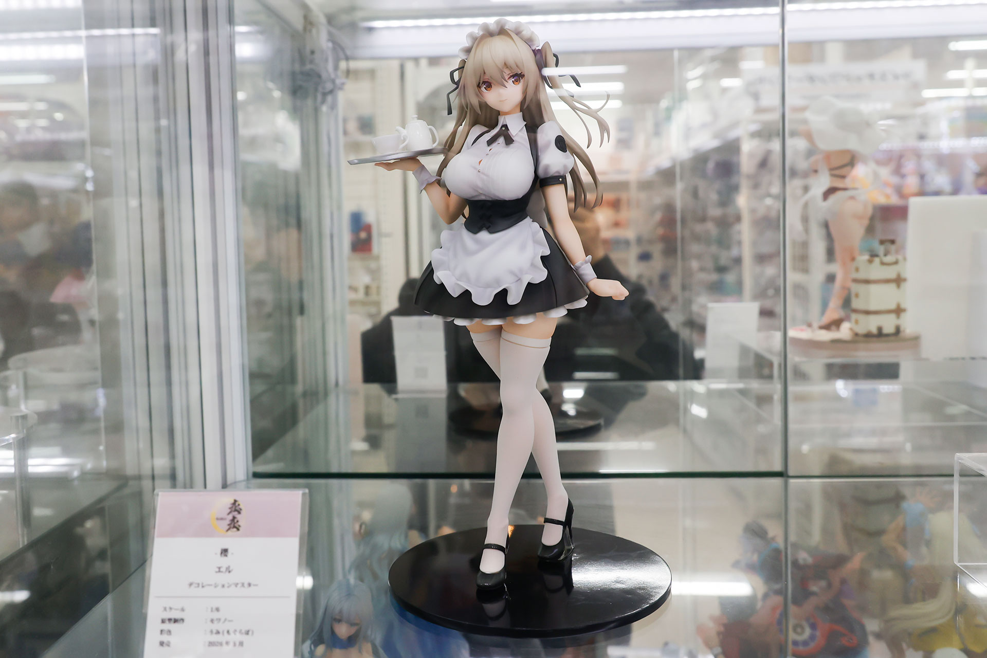 フィギュアの素材はPVCとABSで、全高は約270mmだ