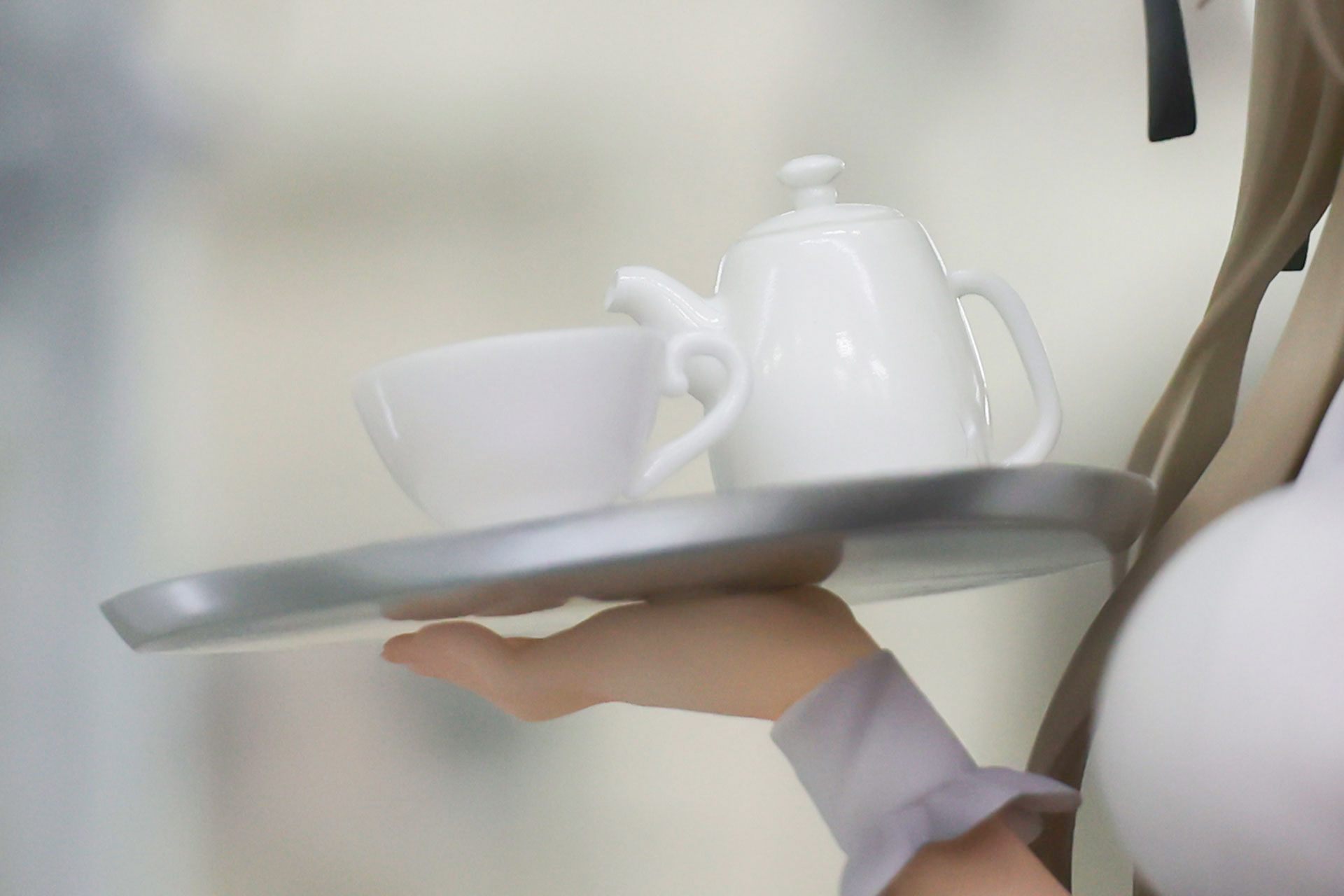 トレーに載せた食器類も質感が良く出ている