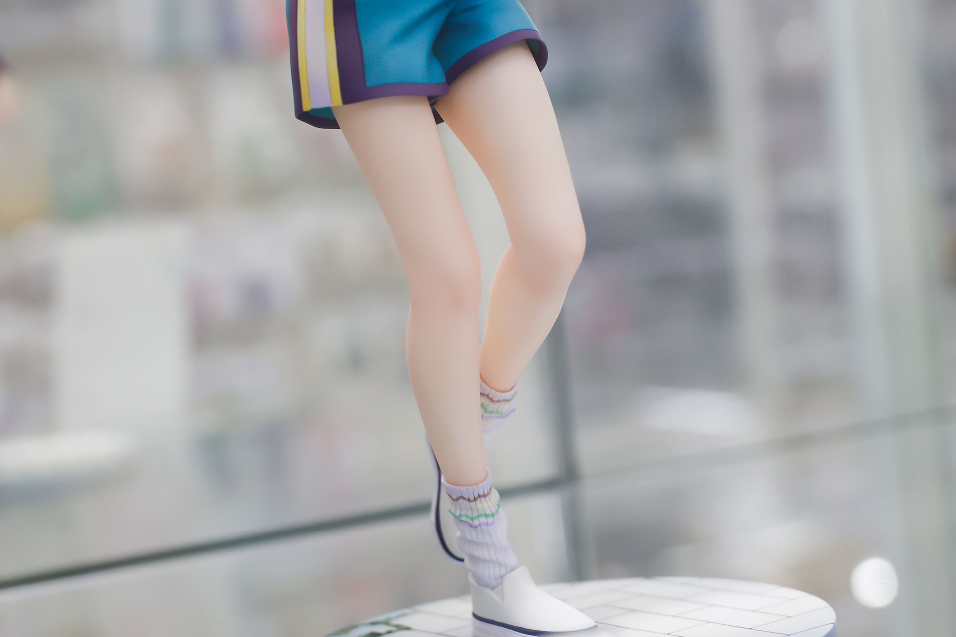 片足で立っているようなポーズになっている