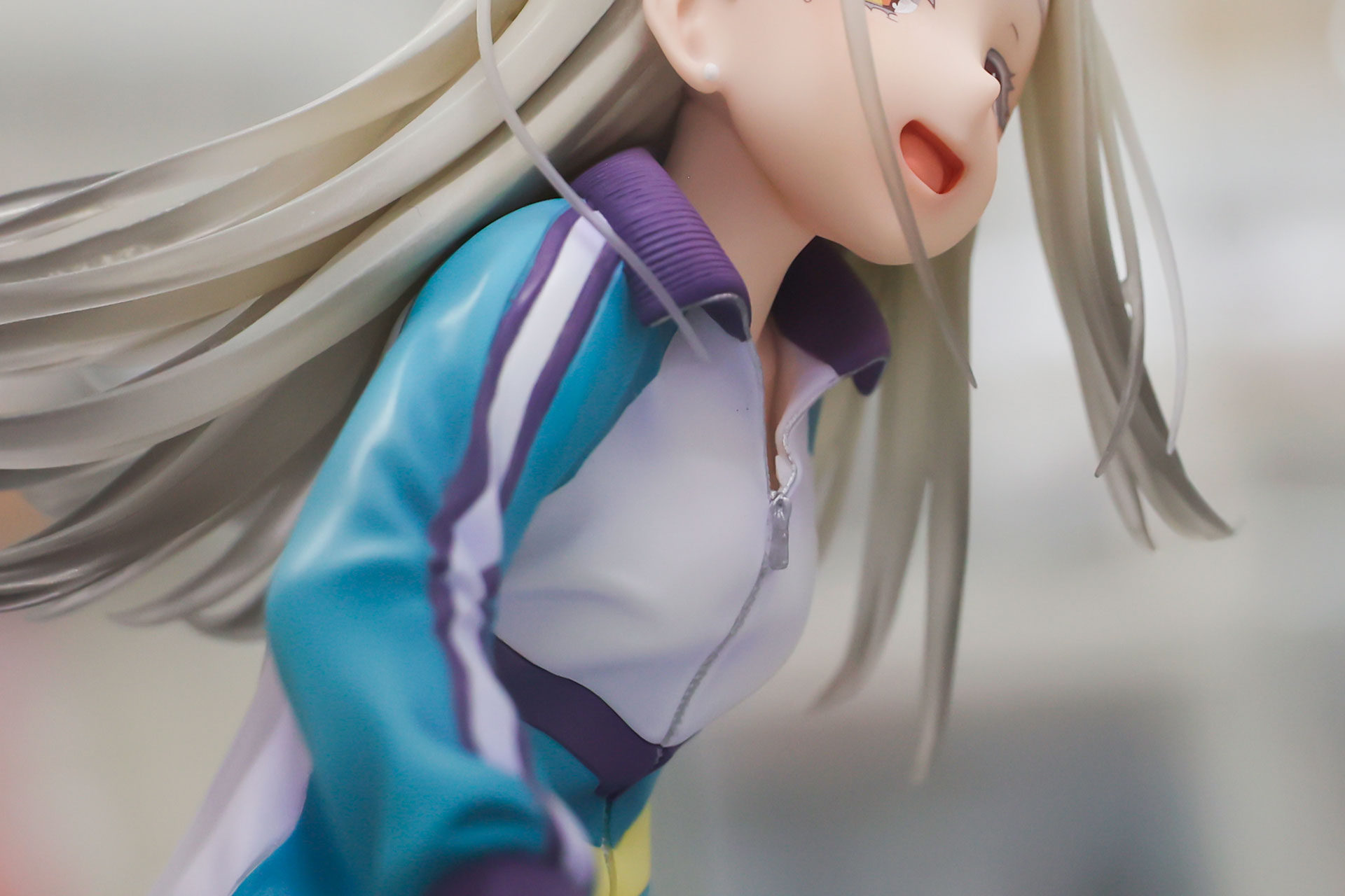あまり体は動かさないということもあり、華奢な体型だ