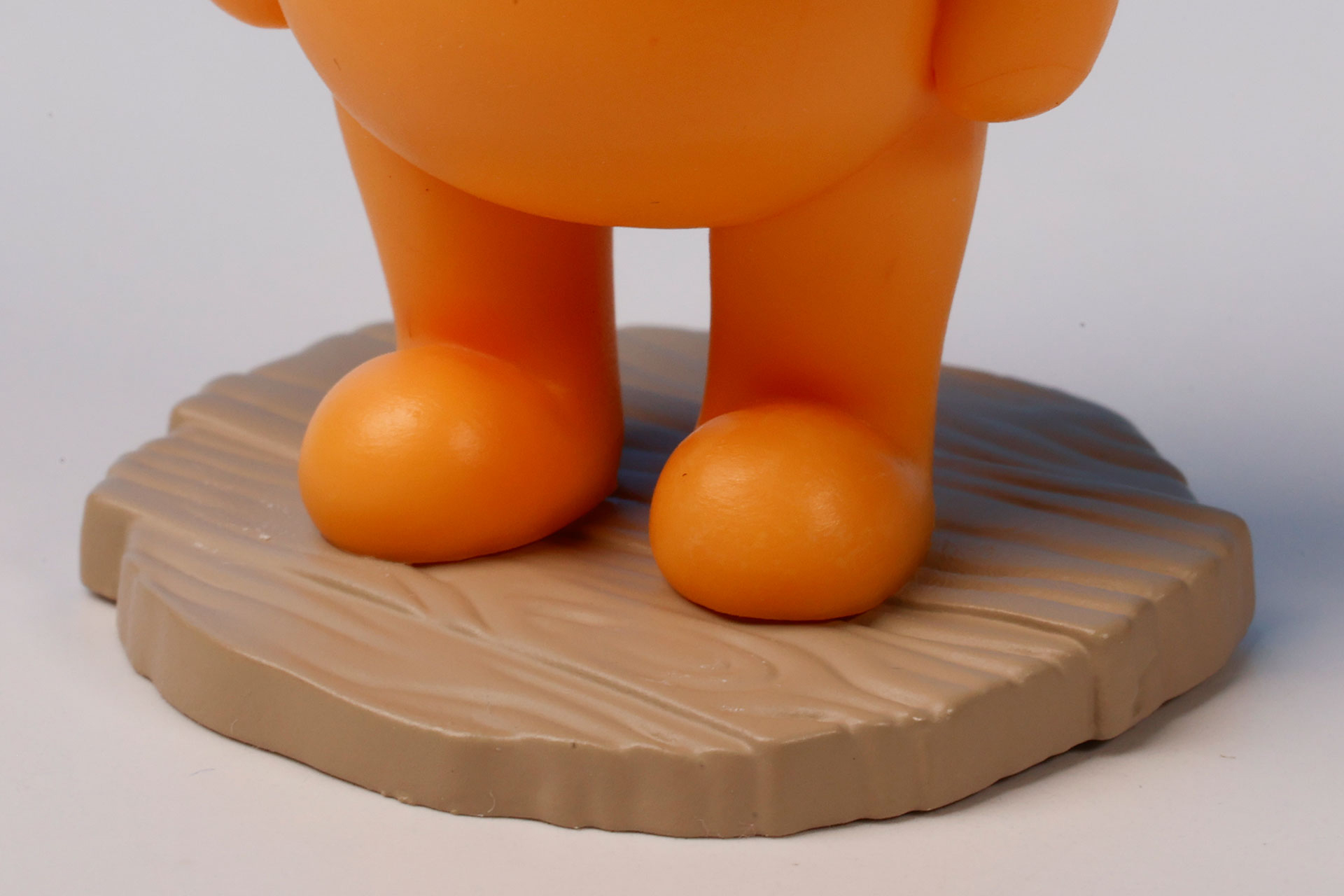 台座部分木目調だ