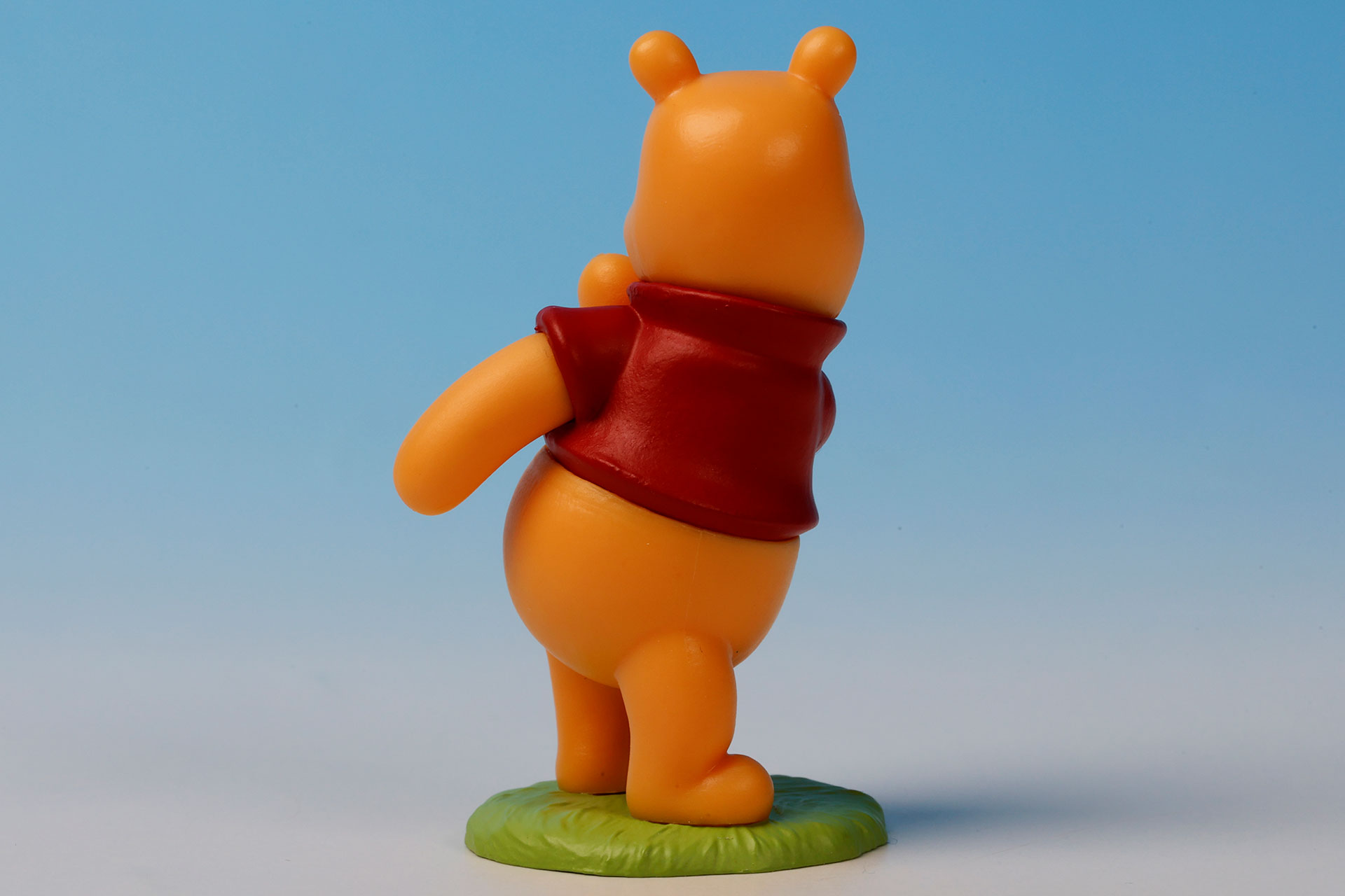 背中側から見てもコミカルだ