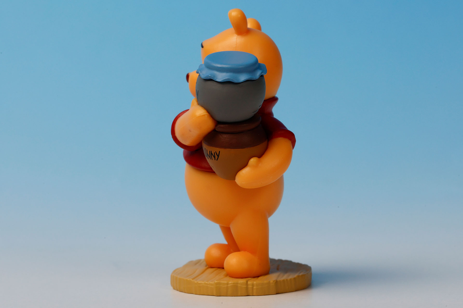 意外とシュッとした立ち姿だ