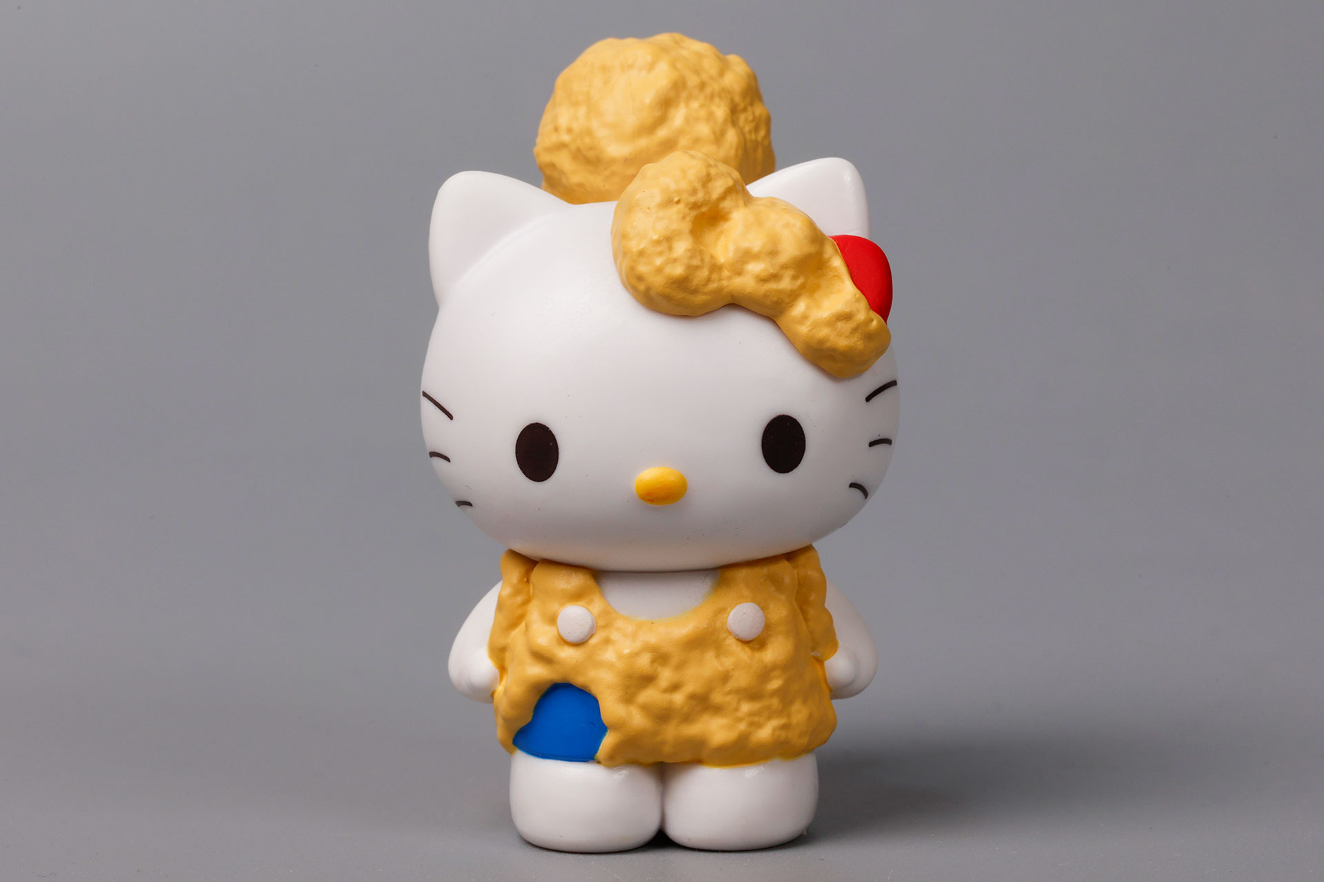 正面からだといつものキティに近い見た目だ