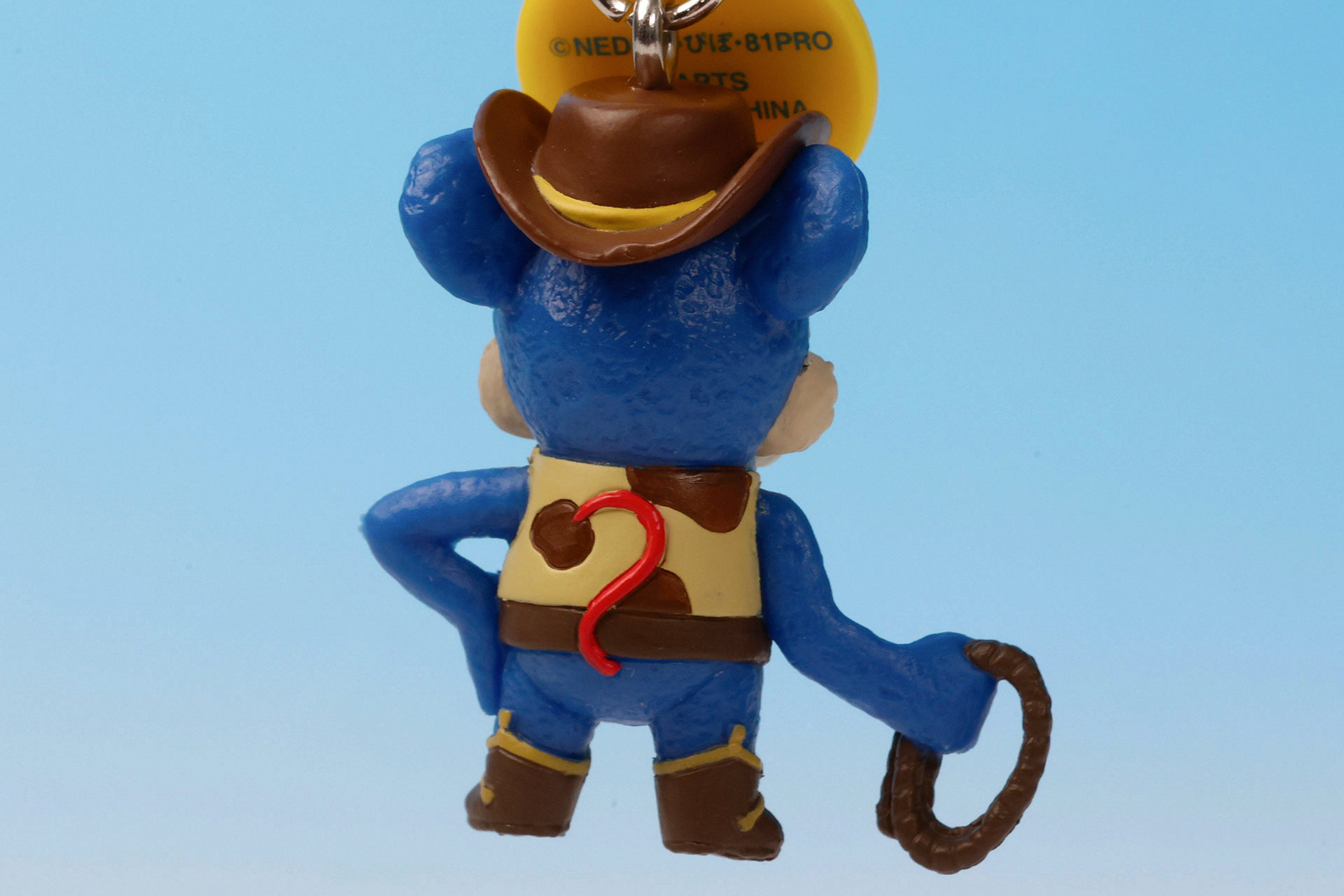 赤いしっぽはしっかり出ている