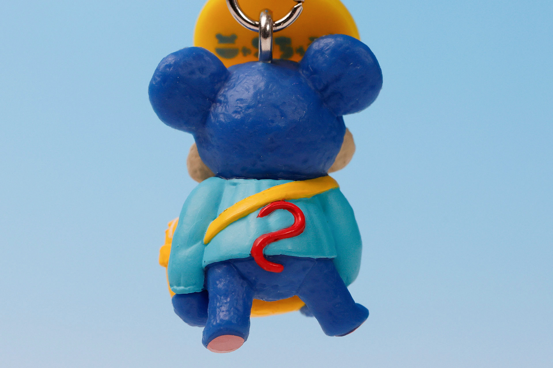 赤いしっぽもしっかり出ている