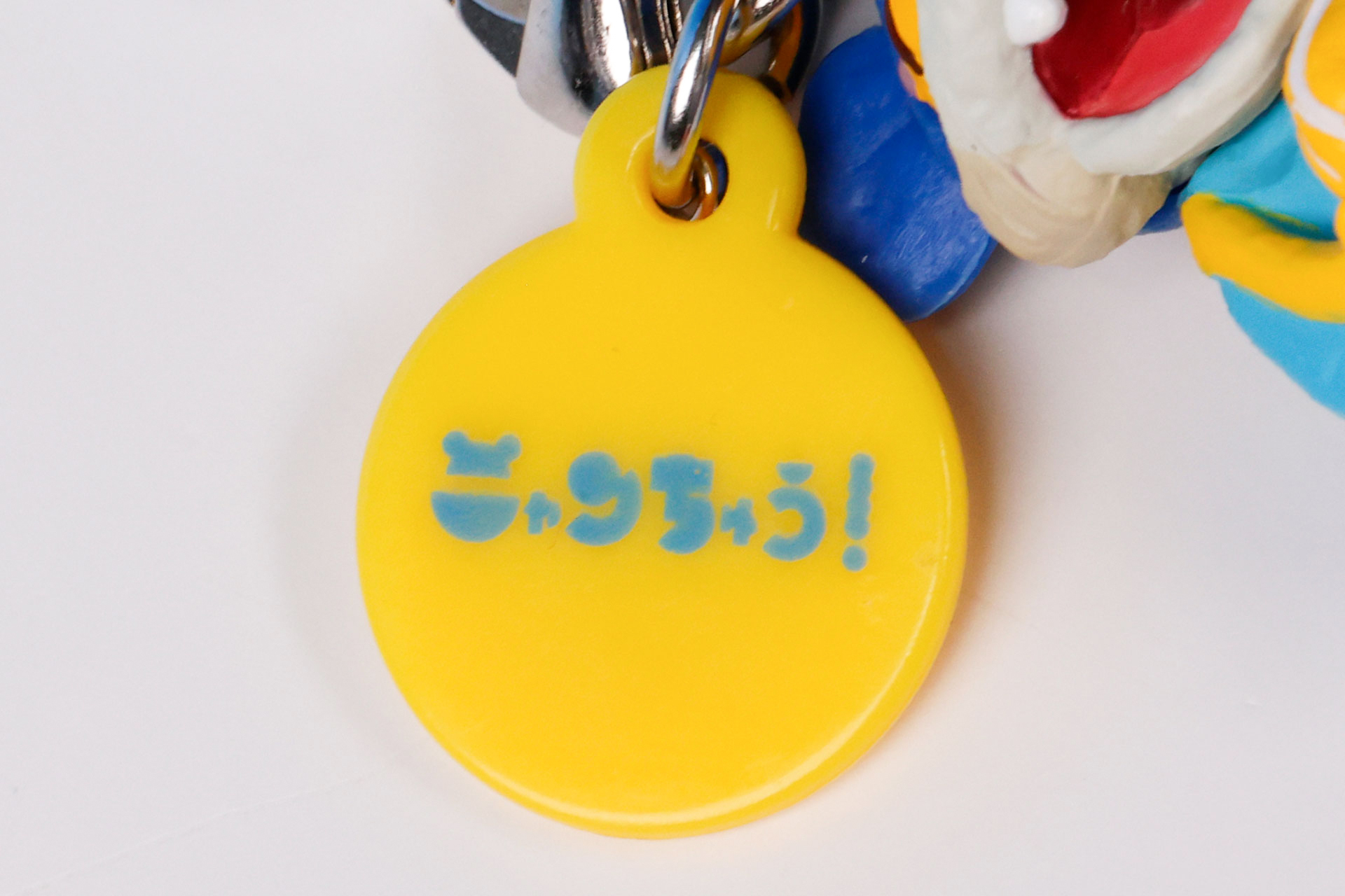 こちらは付属のロゴプレート