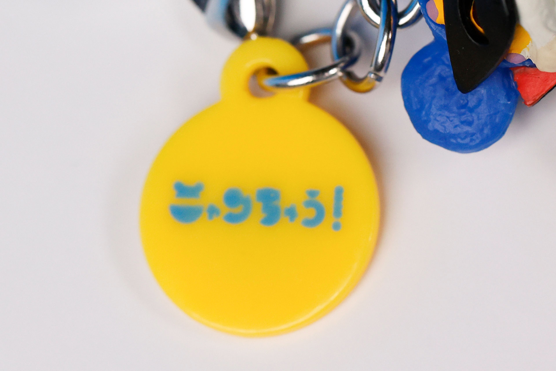 ロゴプレートも付属している