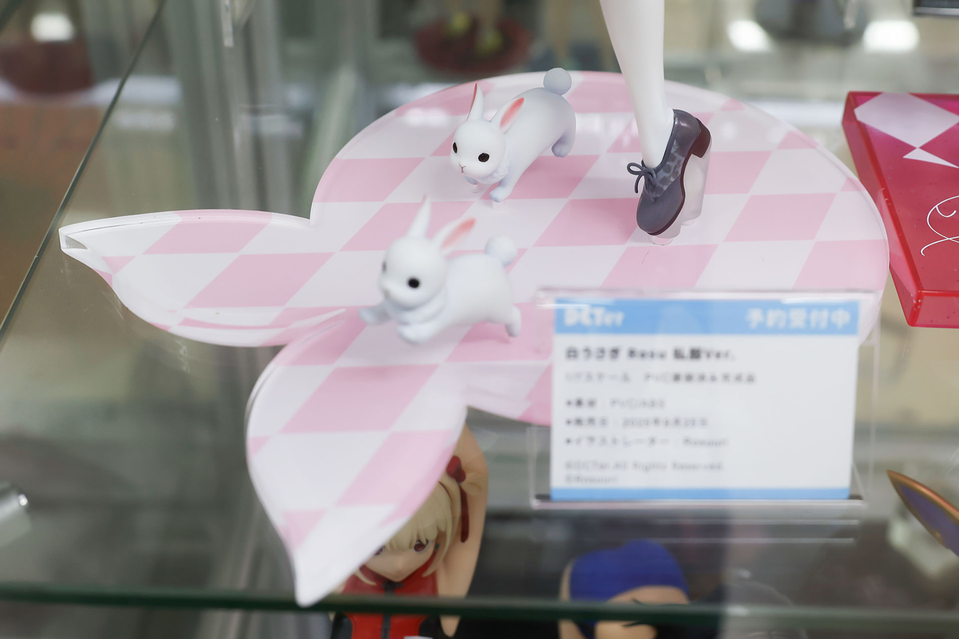 台座の形やウサギもかわいい