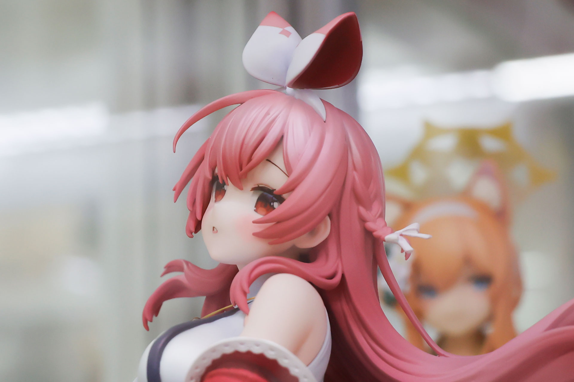 髪型もかなり複雑な形状をしている