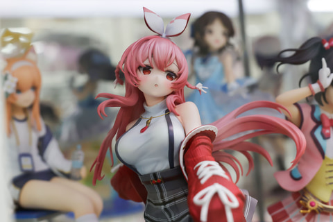 特別企画】不思議の国から飛び出した！「白うさぎRosu 私服Ver