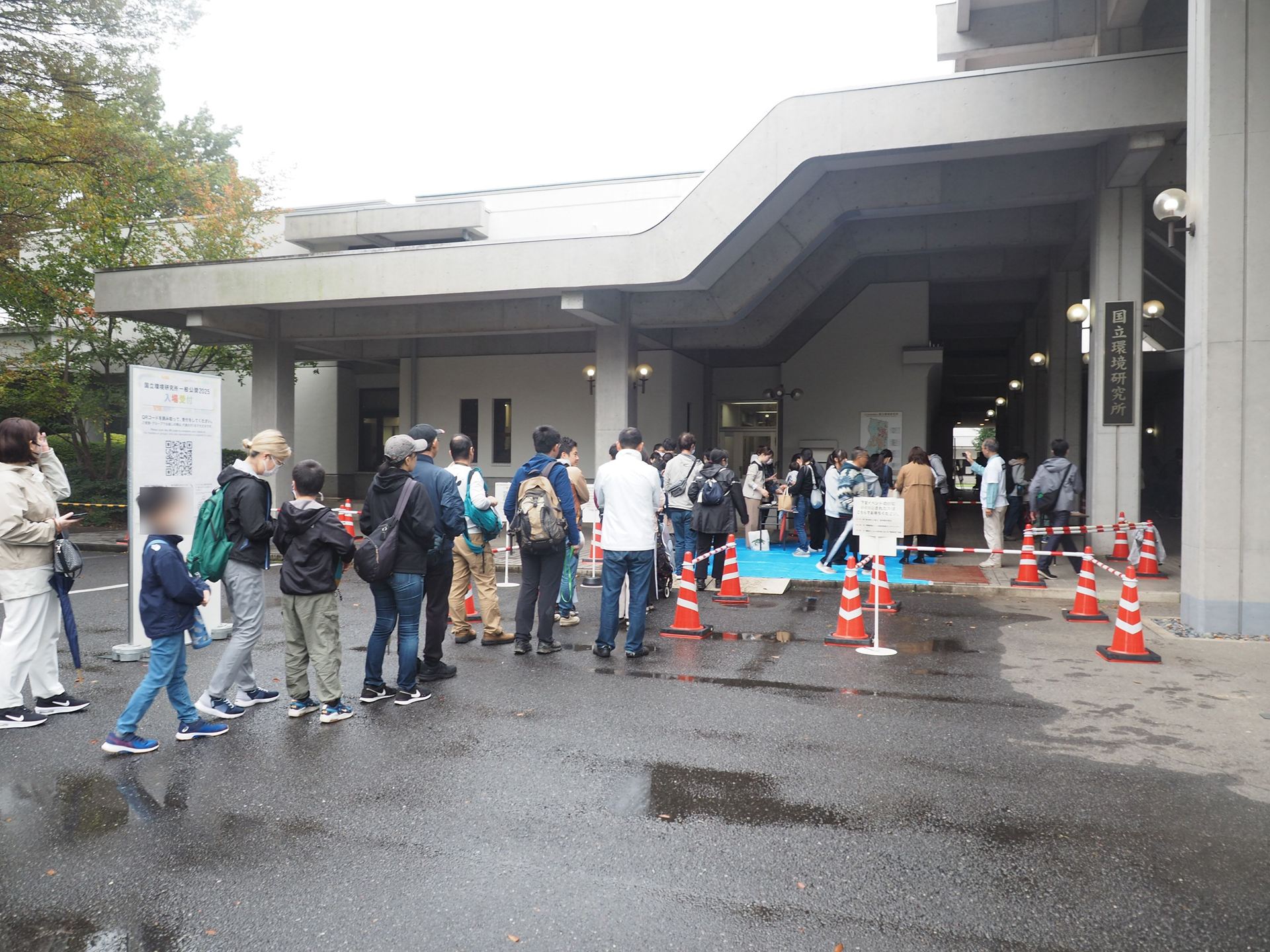 10時前には受付に行列ができた