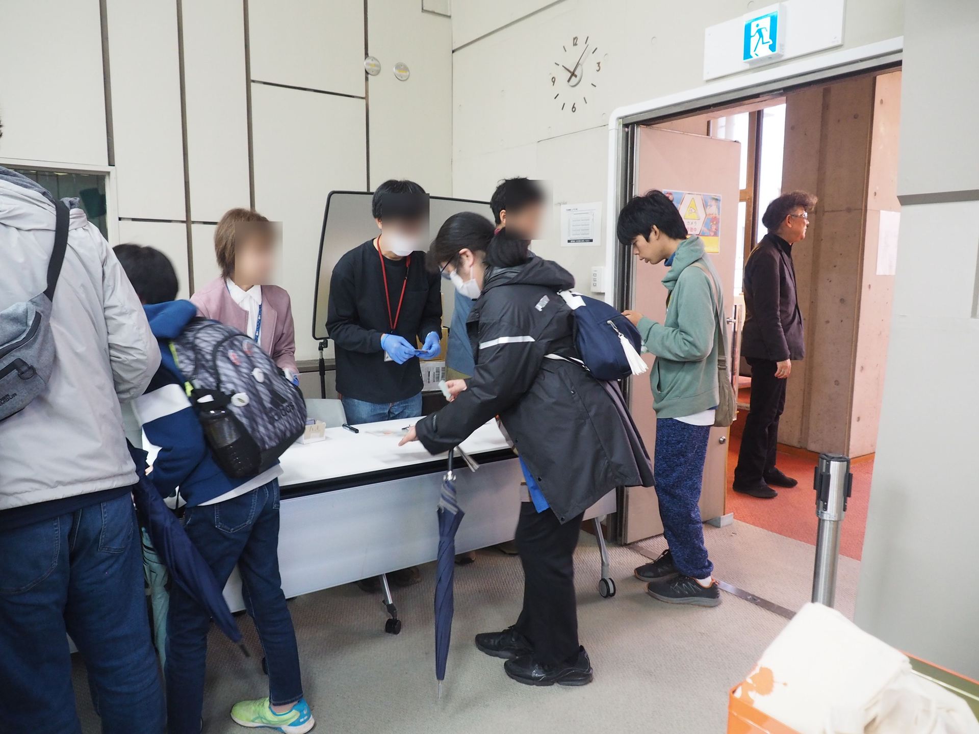 部屋の入り口で、プロモカードが配布されていた