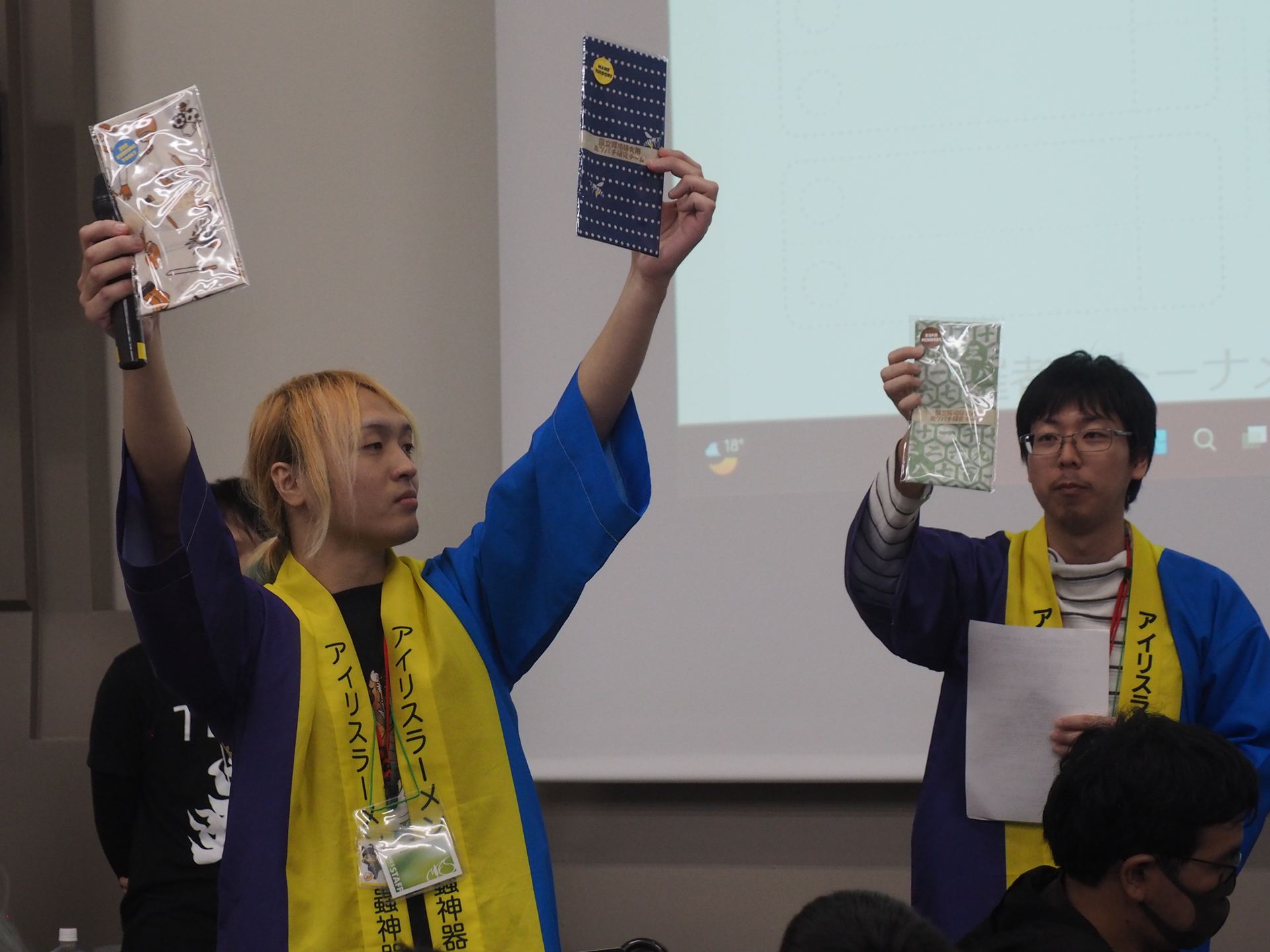 こちらは3名に贈られるオリジナル手ぬぐい