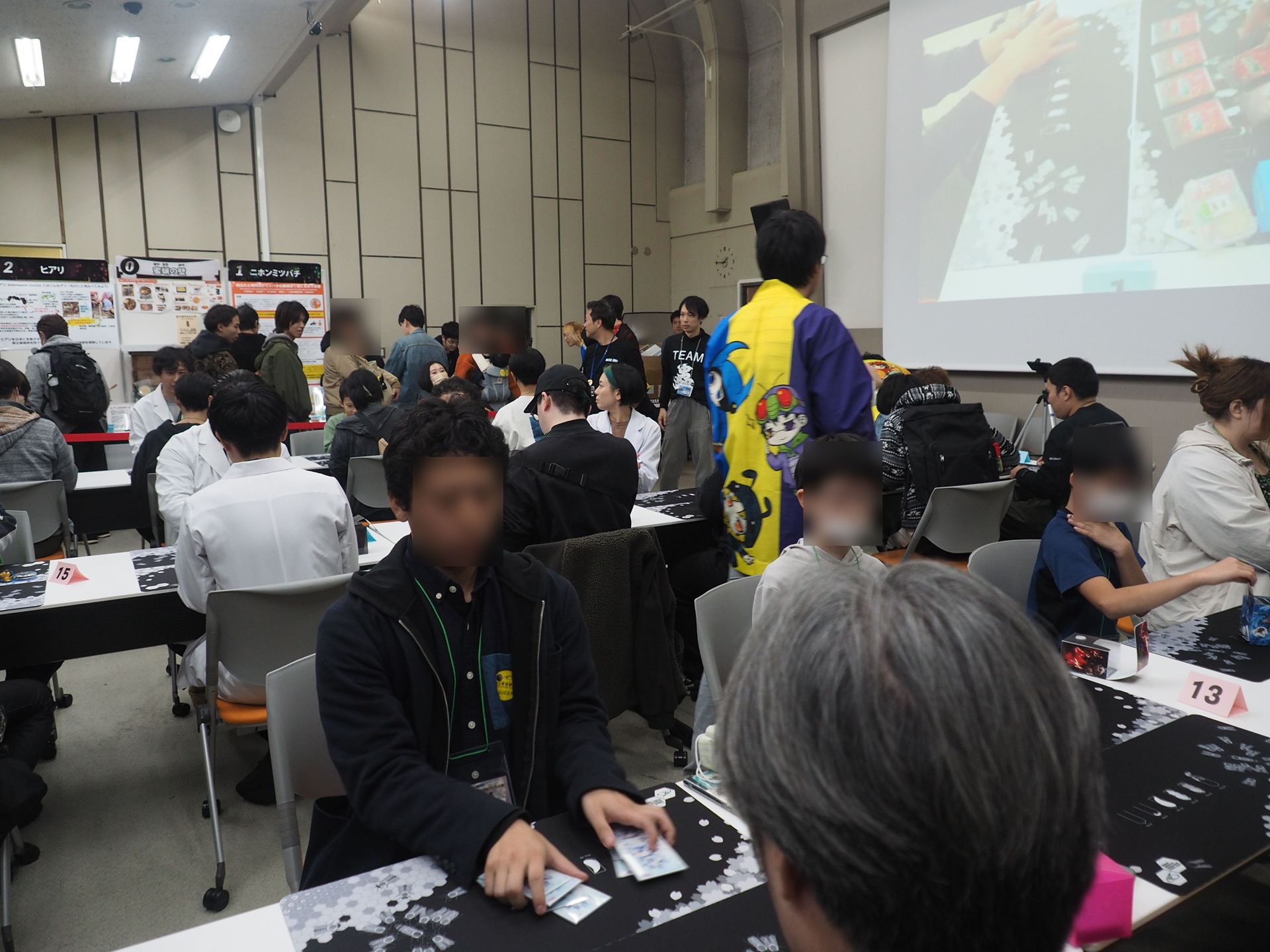 決勝戦の様子はスクリーンに投影された