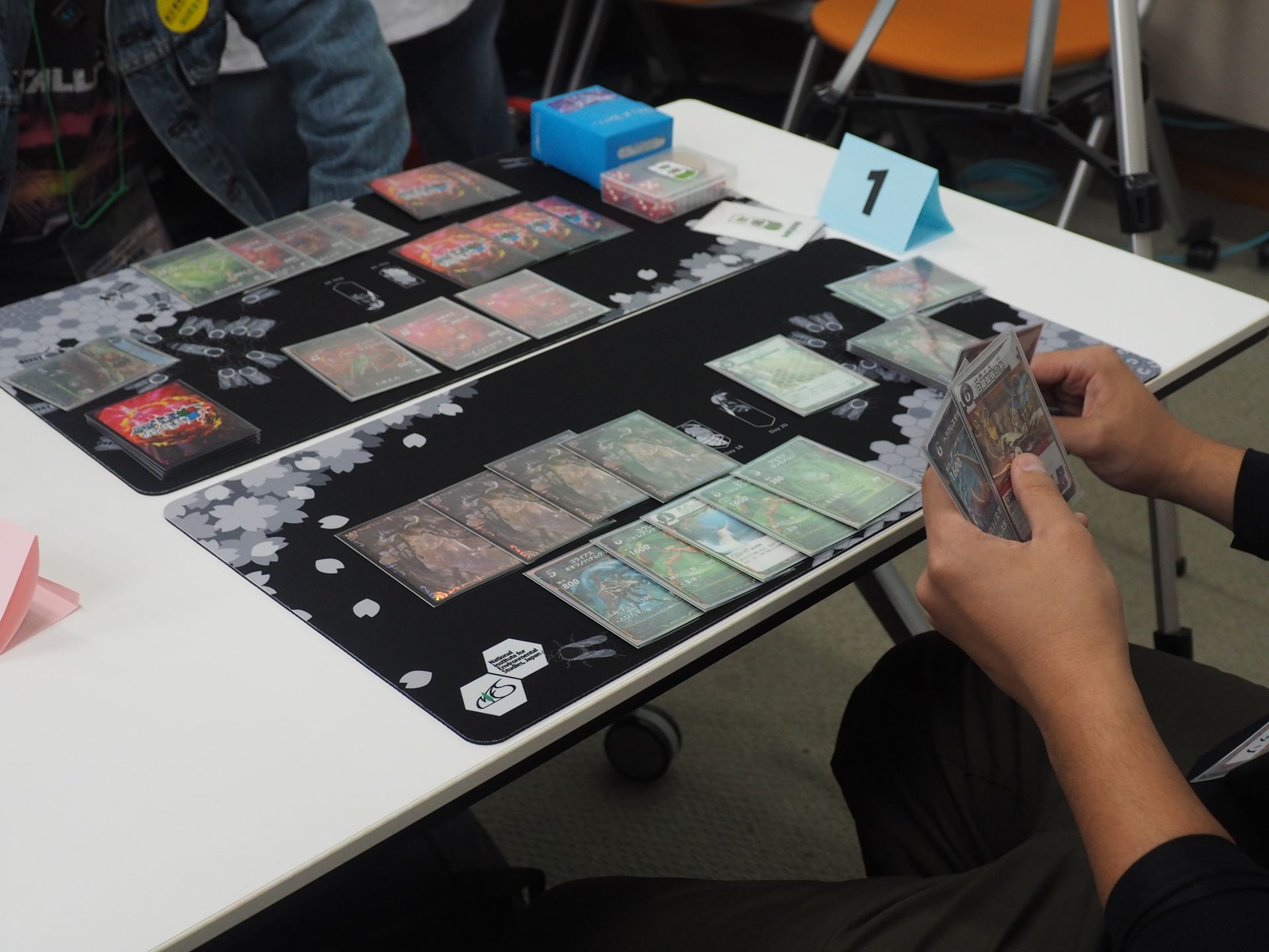 決勝戦の様子。左奥がネギオさん、右手前がカズマッゾさんだ