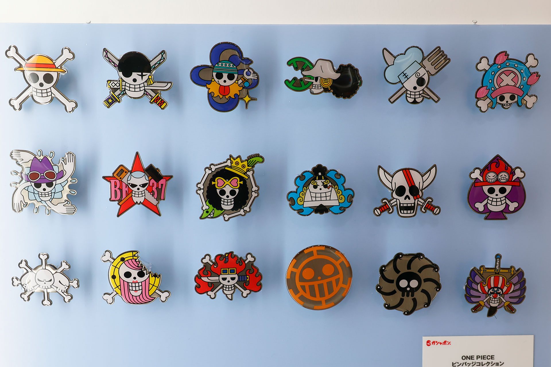 11月発売予定の「ONE PIECE ピンバッジコレクション」。価格は300円