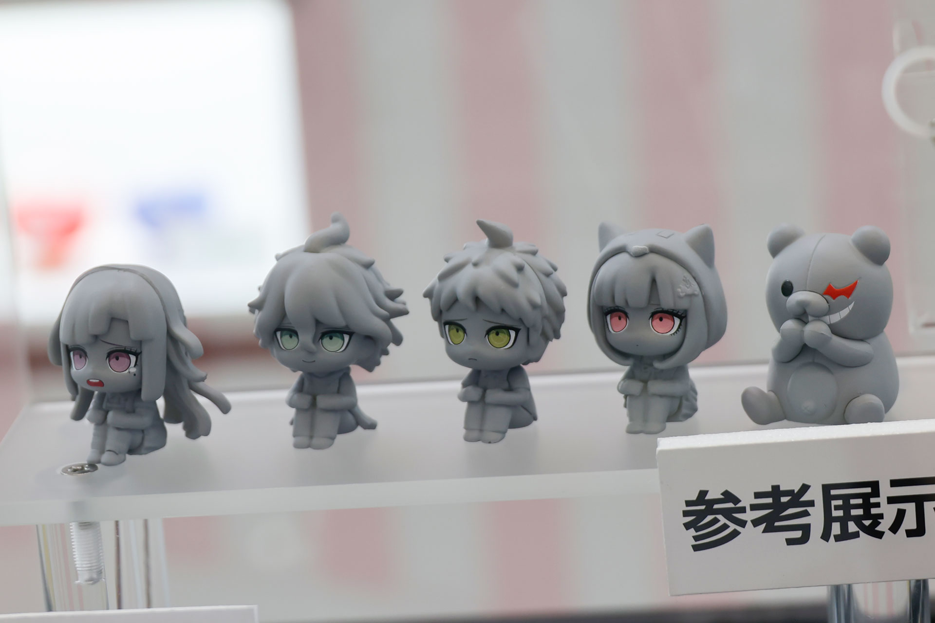 2026年2月発売予定の「スーパーダンガロンパ2 まちぼうけ」の原型が参考展示。価格は400円
