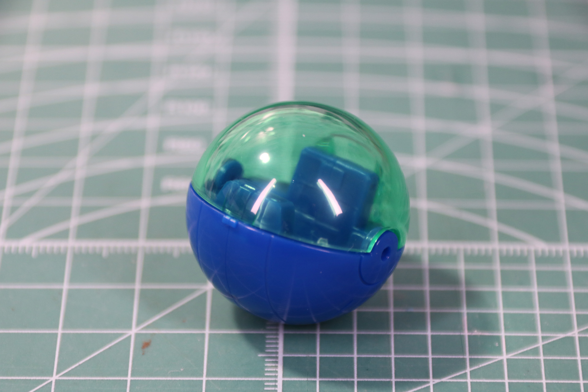 コックピットにシールを貼る