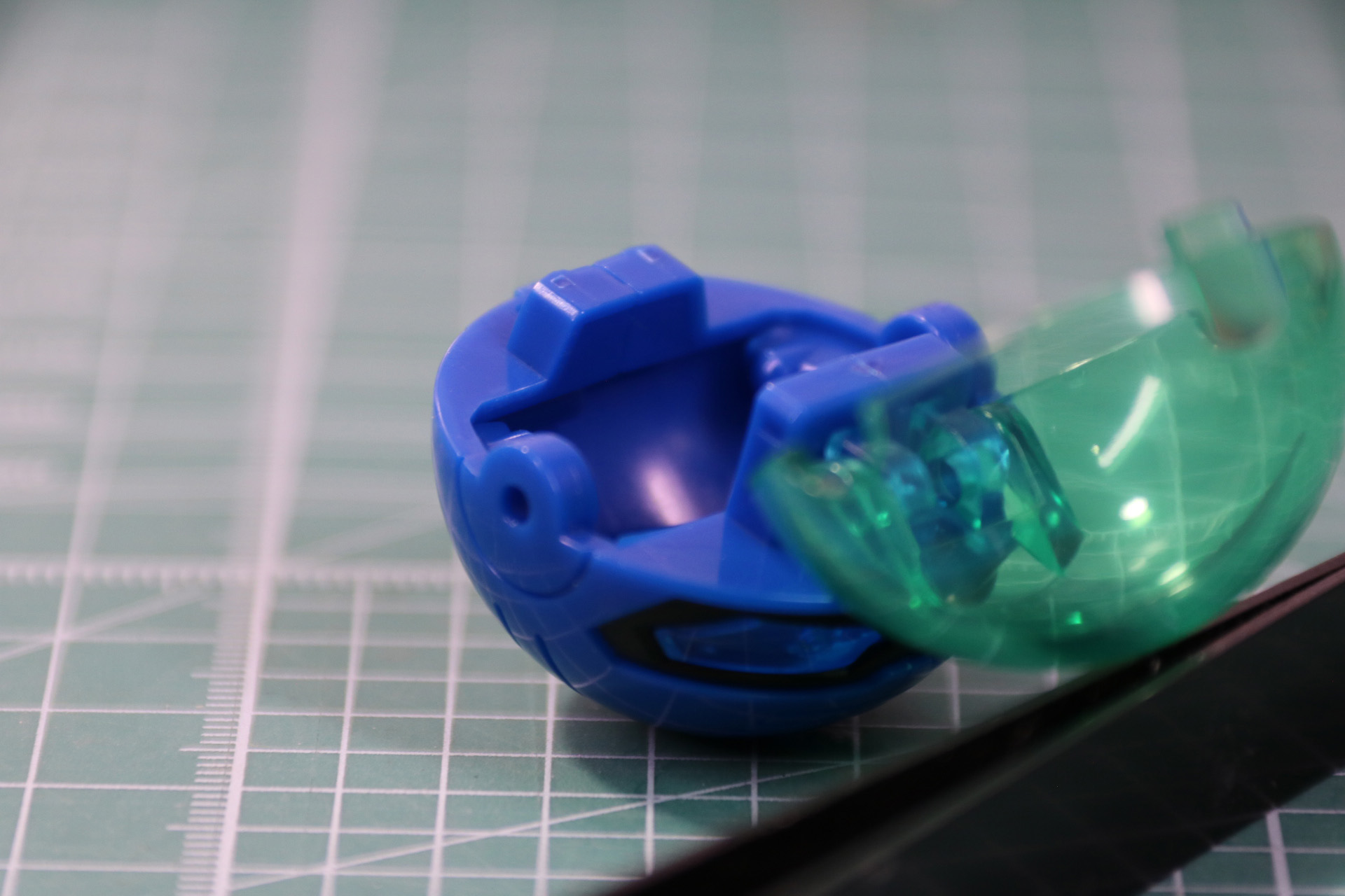 コックピットにシールを貼る