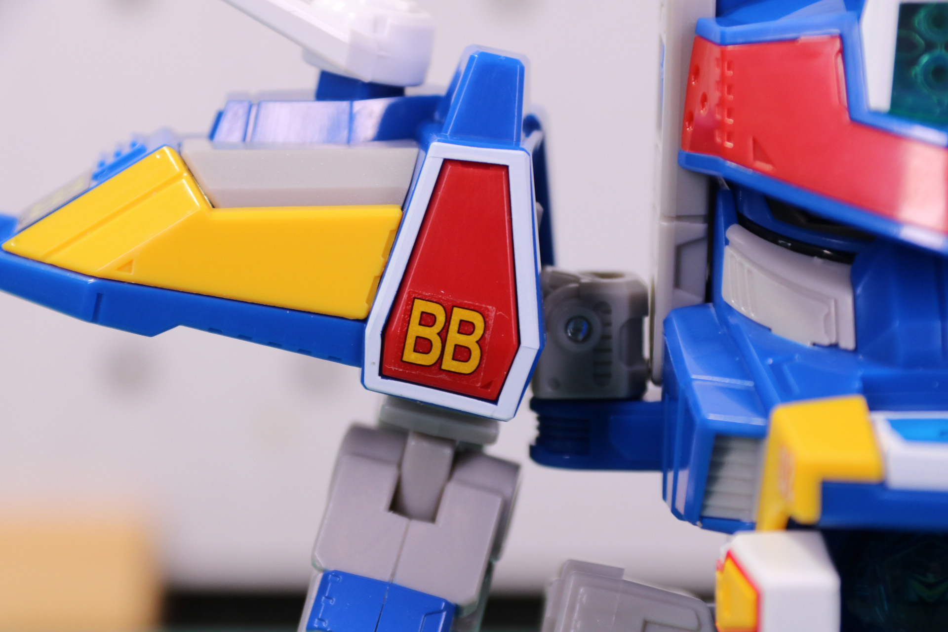 左肩部には「BB」のマーク