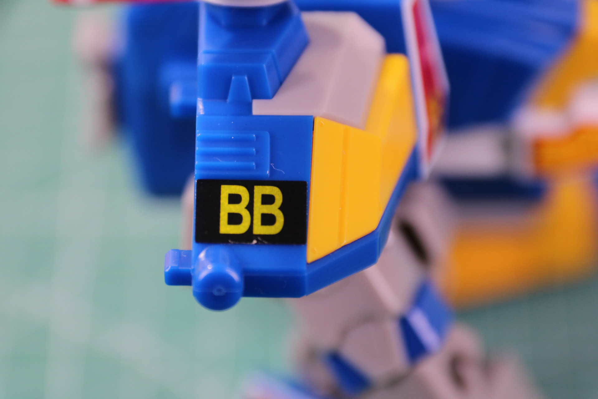 先端も同じマークのシール