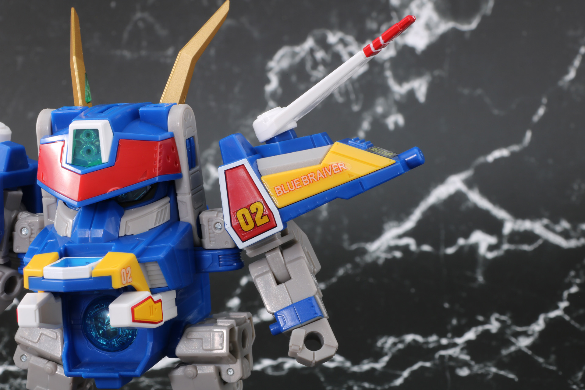 肩アーマーはウイングも合わせて存在感抜群