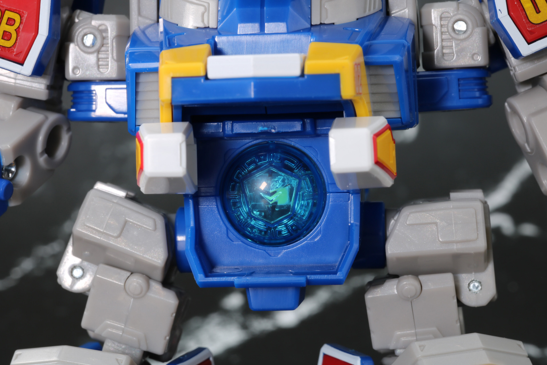 「ブレイブカノン」にはプラネットエンブレムの紋章がモールドされている