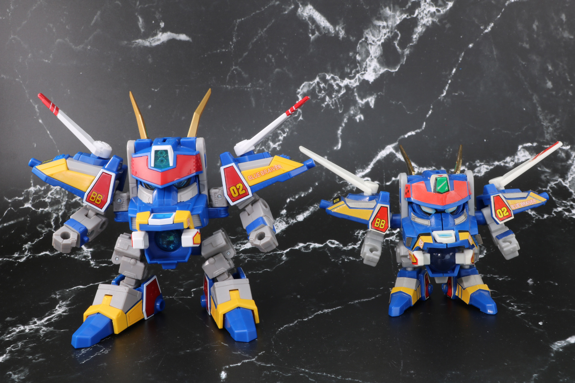 当時品の「A-13 ブルーブレイバー」（右）と比較