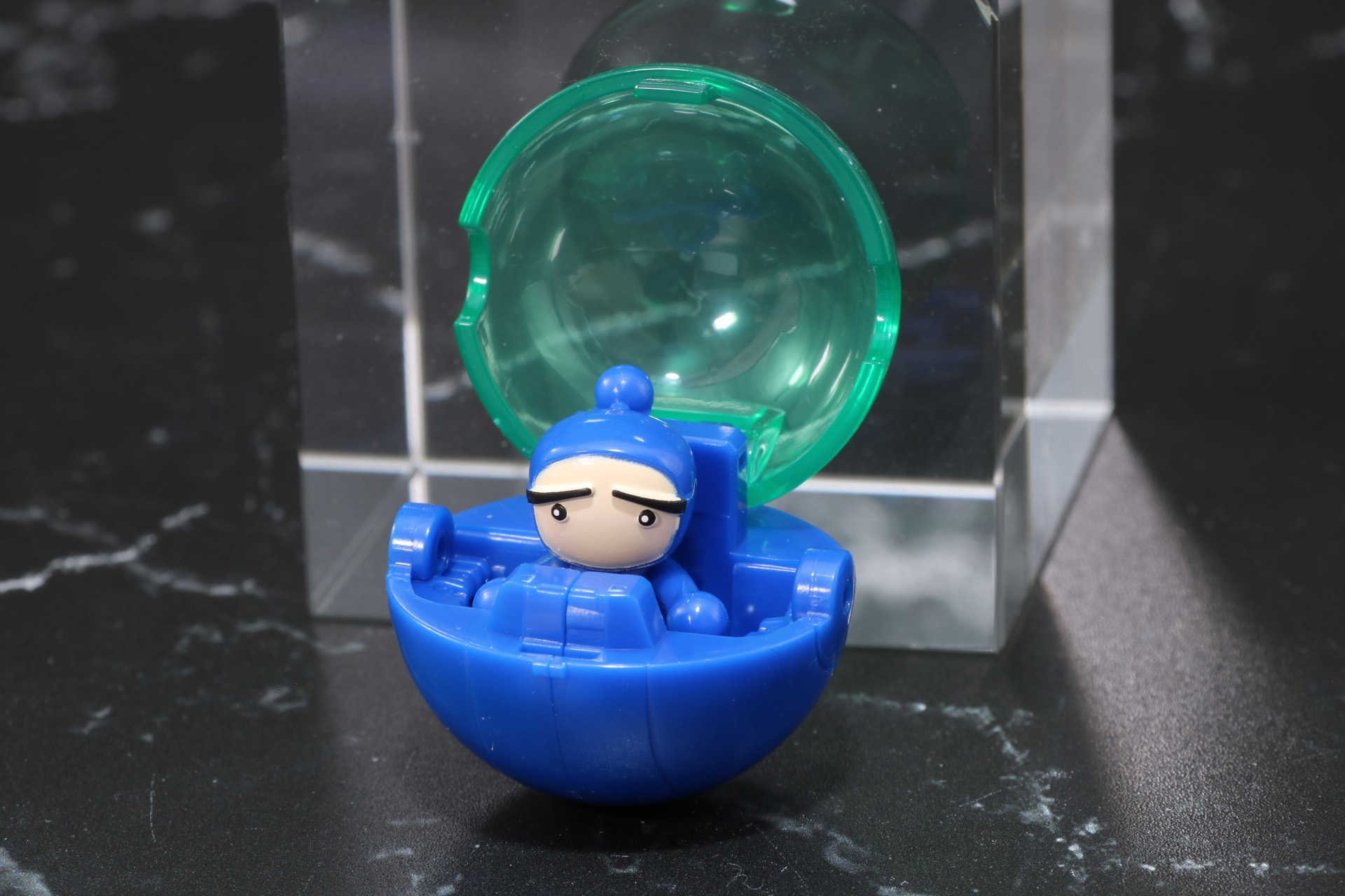 ビーダカプセルは反転でき、分離も可能