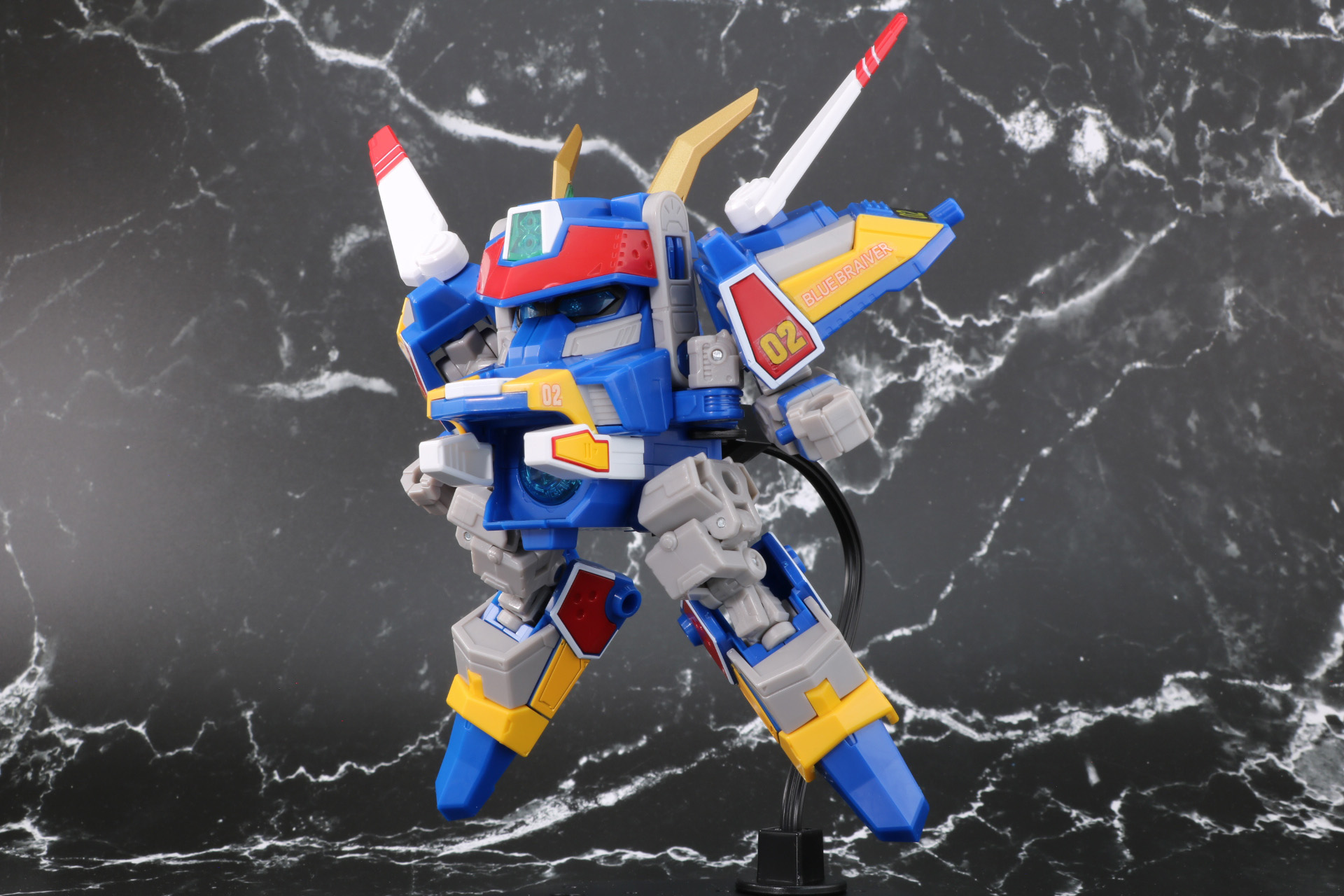 100円ショップのディスプレイスタンドでかろうじて空戦ポーズを取ることができる