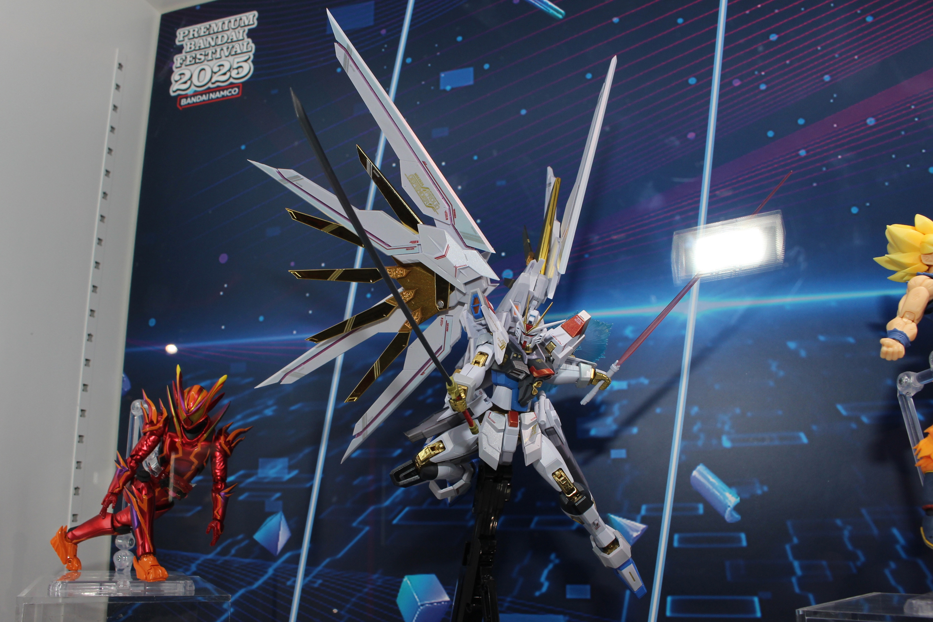 「METAL ROBOT魂 ＜SIDE MS＞ マイティーストライクフリーダムガンダム 最終決戦 Ver.」。2026年4月発送予定。価格は29,700円。プレミアムバンダイ販売商品