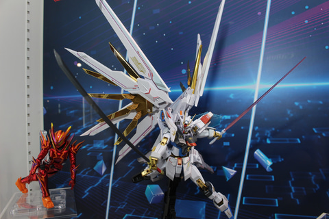 特別企画】戦闘ダメージを表現した「METAL ROBOT魂 ＜SIDE MS