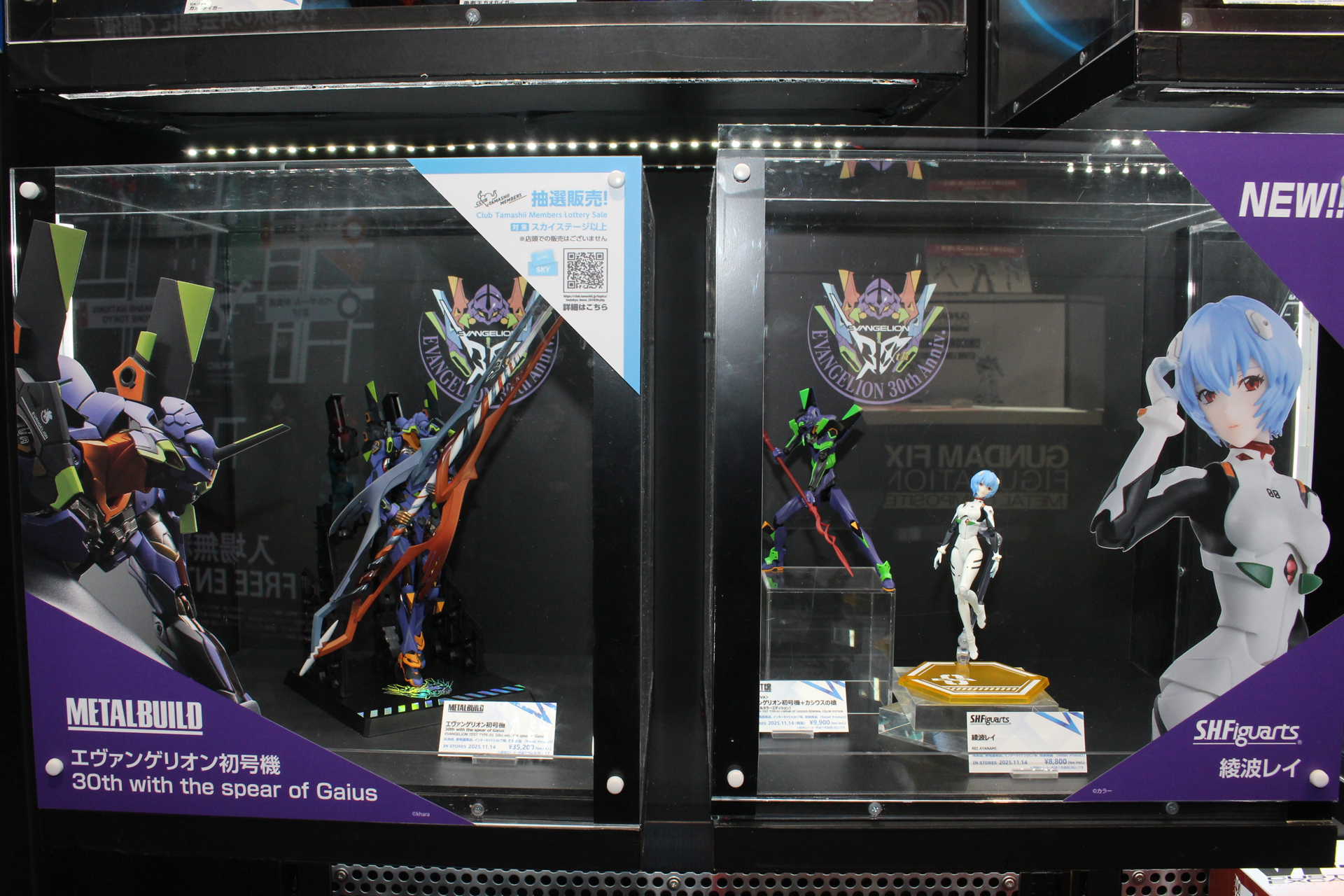 TAMASHII NATIONS STORE TOKYOに展示中の「新世紀エヴァンゲリオン」関連アイテム