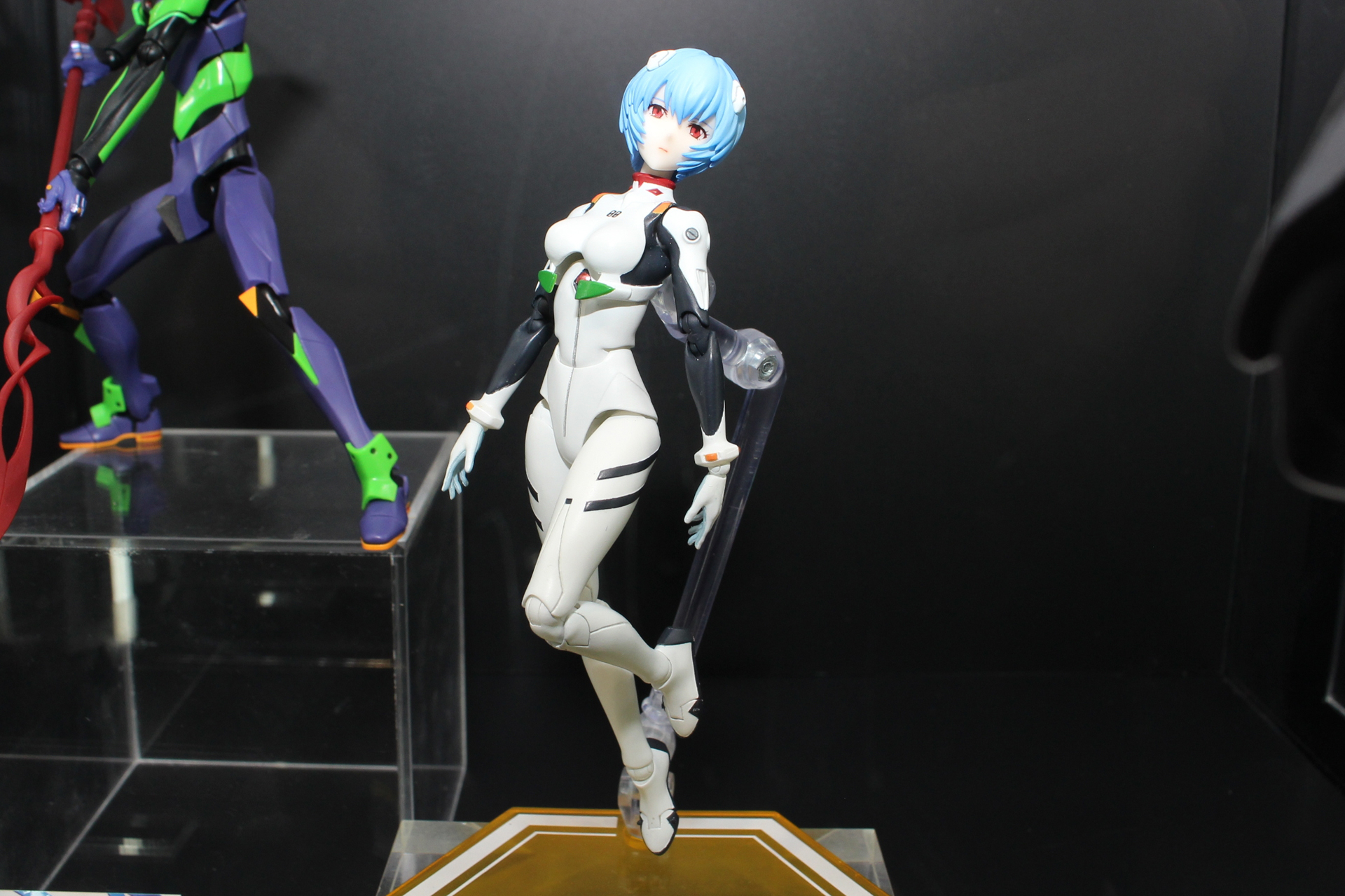 「S.H.Figuarts 綾波レイ」。11月14日発売。価格は8,800円