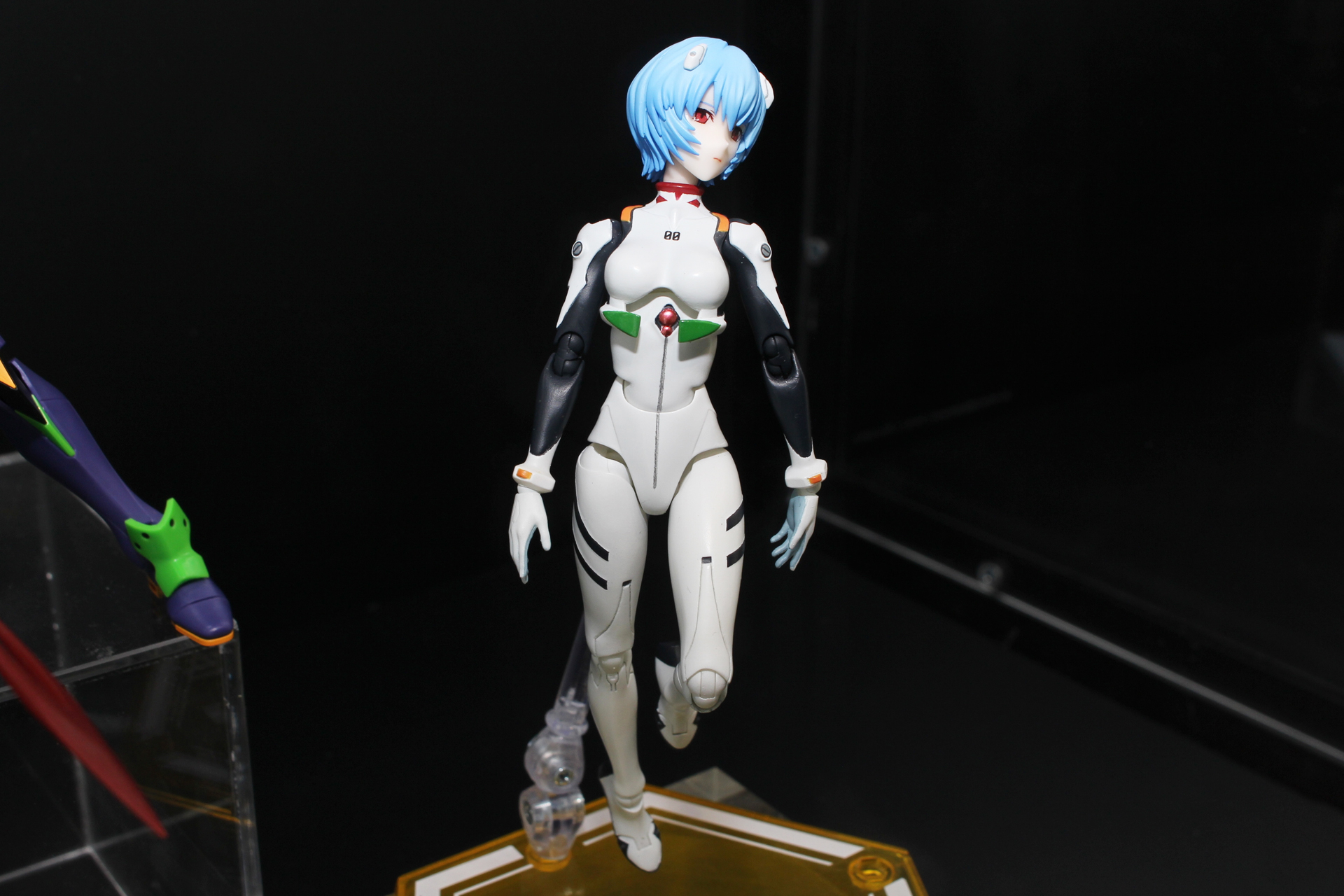 美しいプロポーションを崩さない関節構造で設計されている