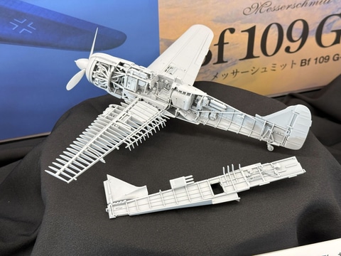 飛行機模型プラキット「SWS」より「SWS 1/32 Ki-100 五式戦」が展示
