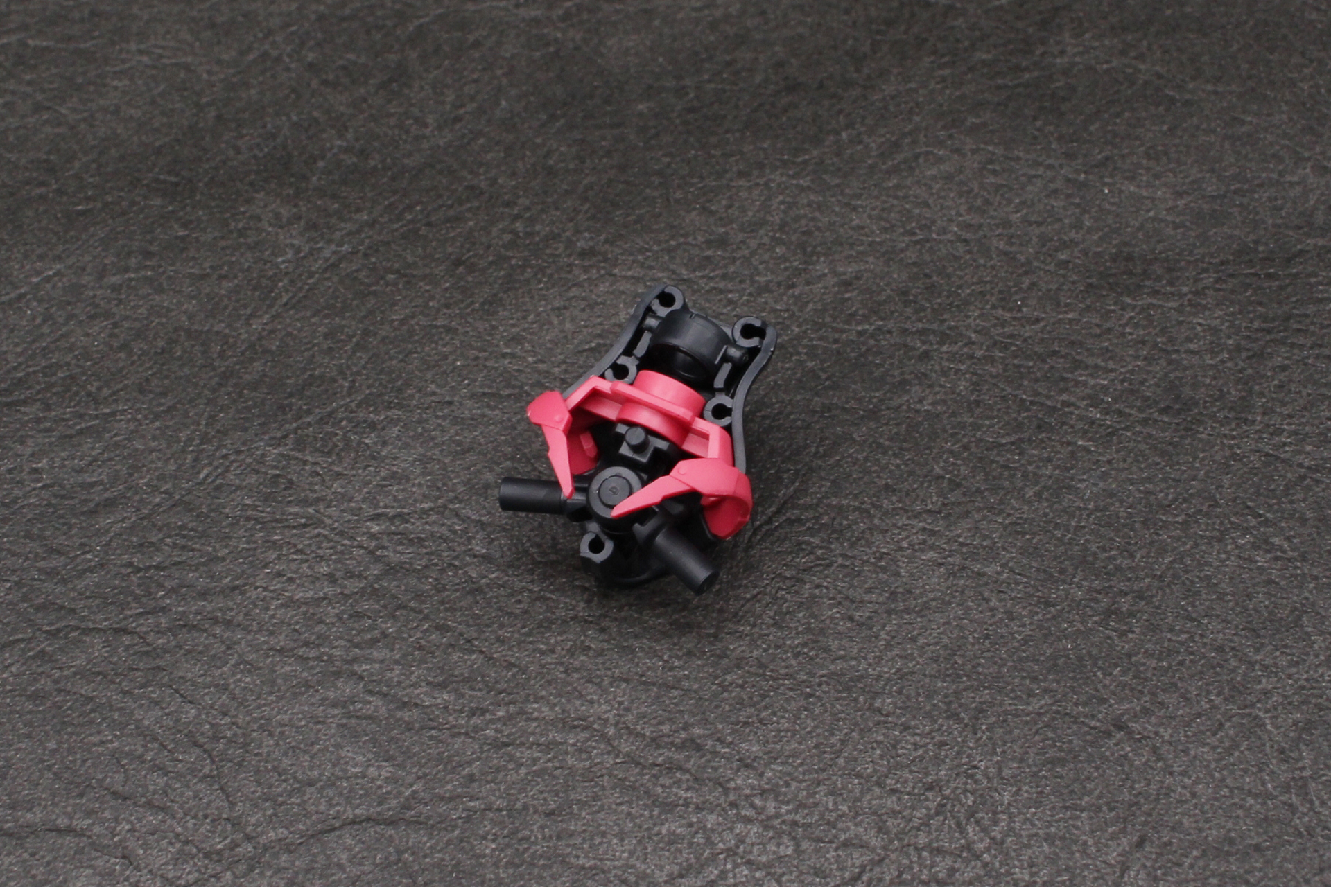 股関節を背中の内側に取り付ける