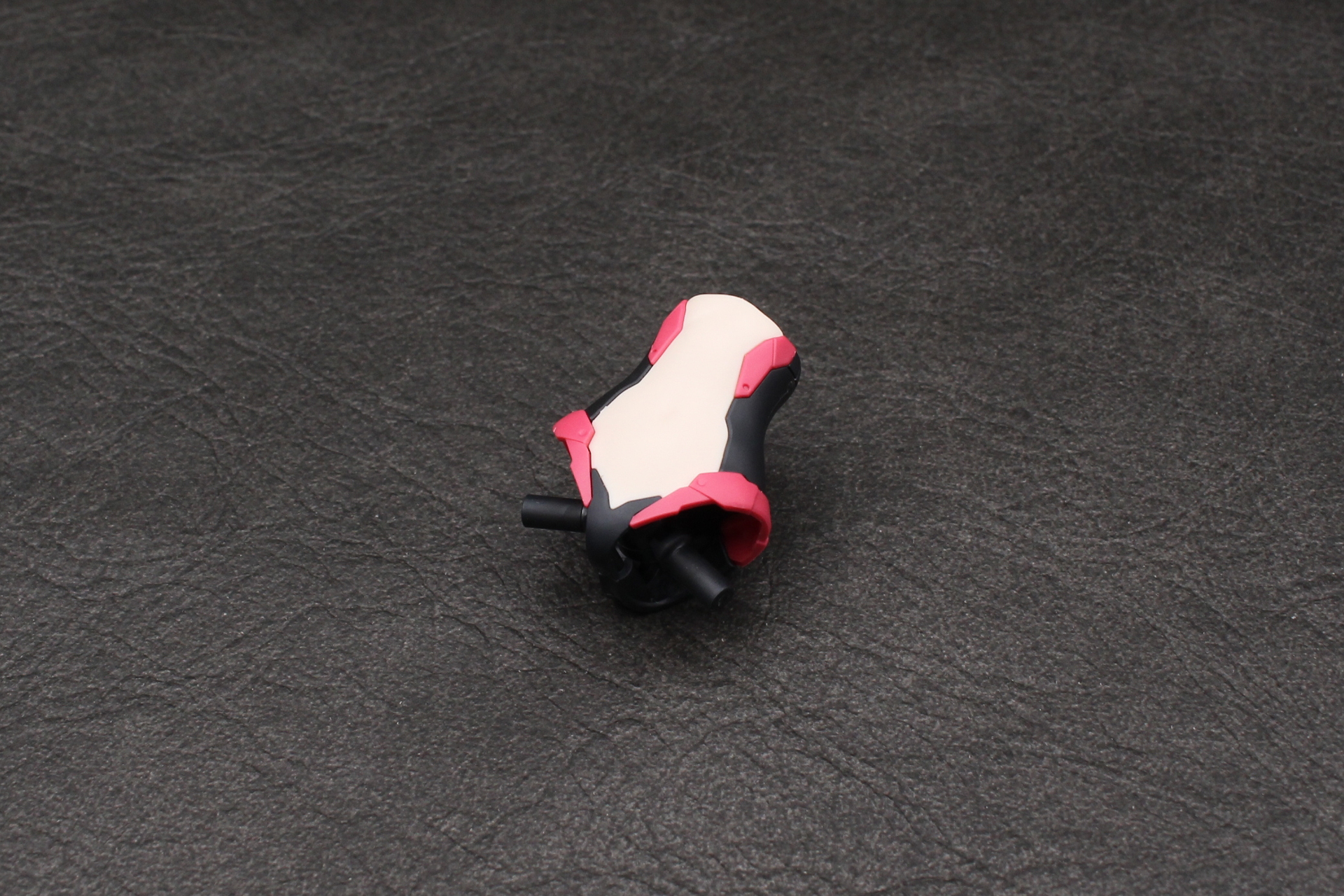 お腹のパーツを被せる