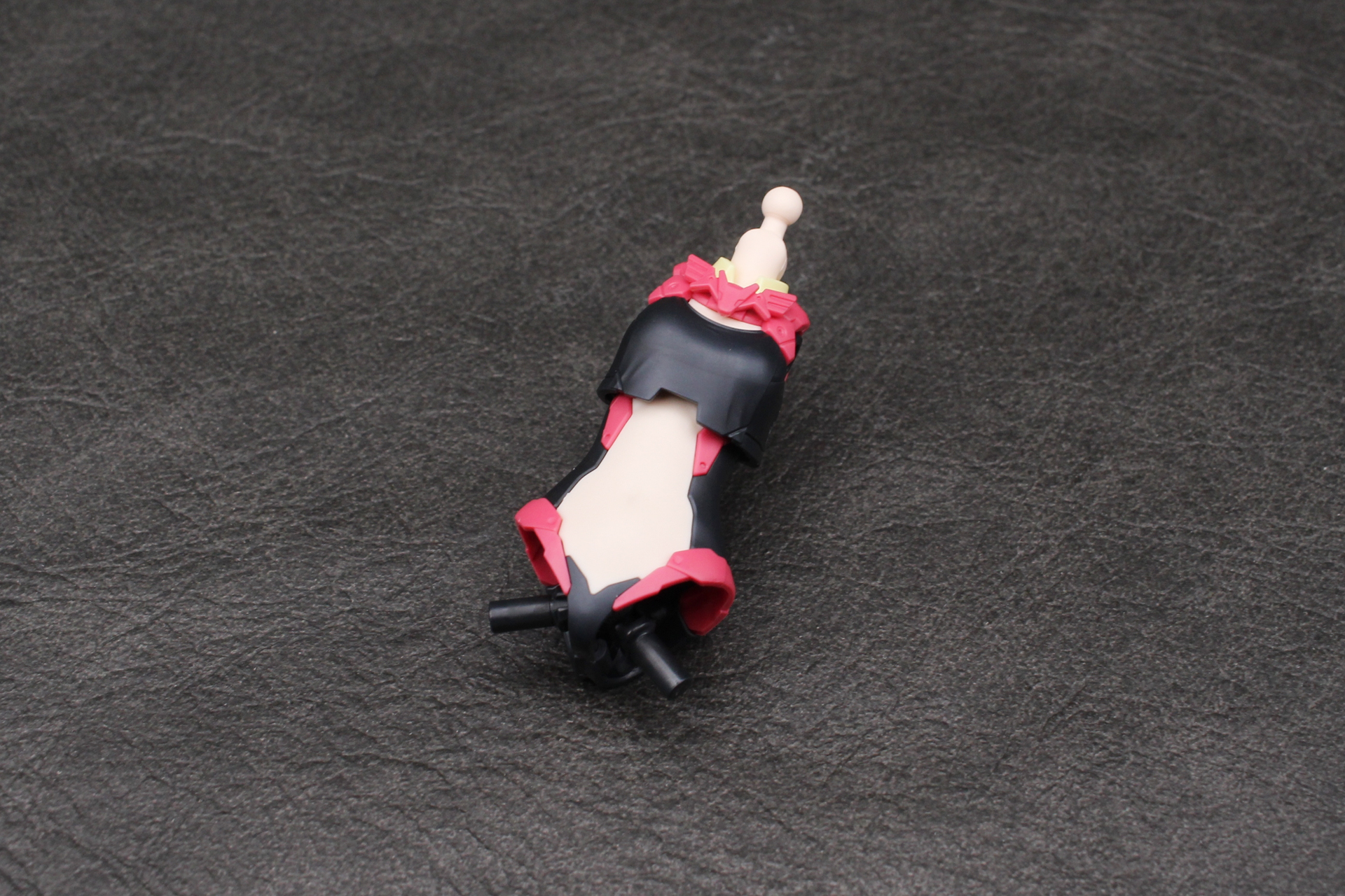 胸部と腹部を取り付けて胴体が完成