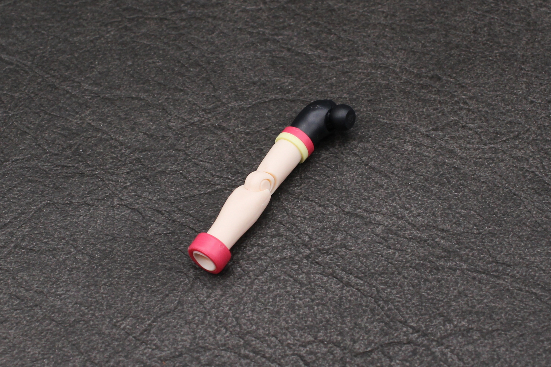 前腕とリングを取り付ける