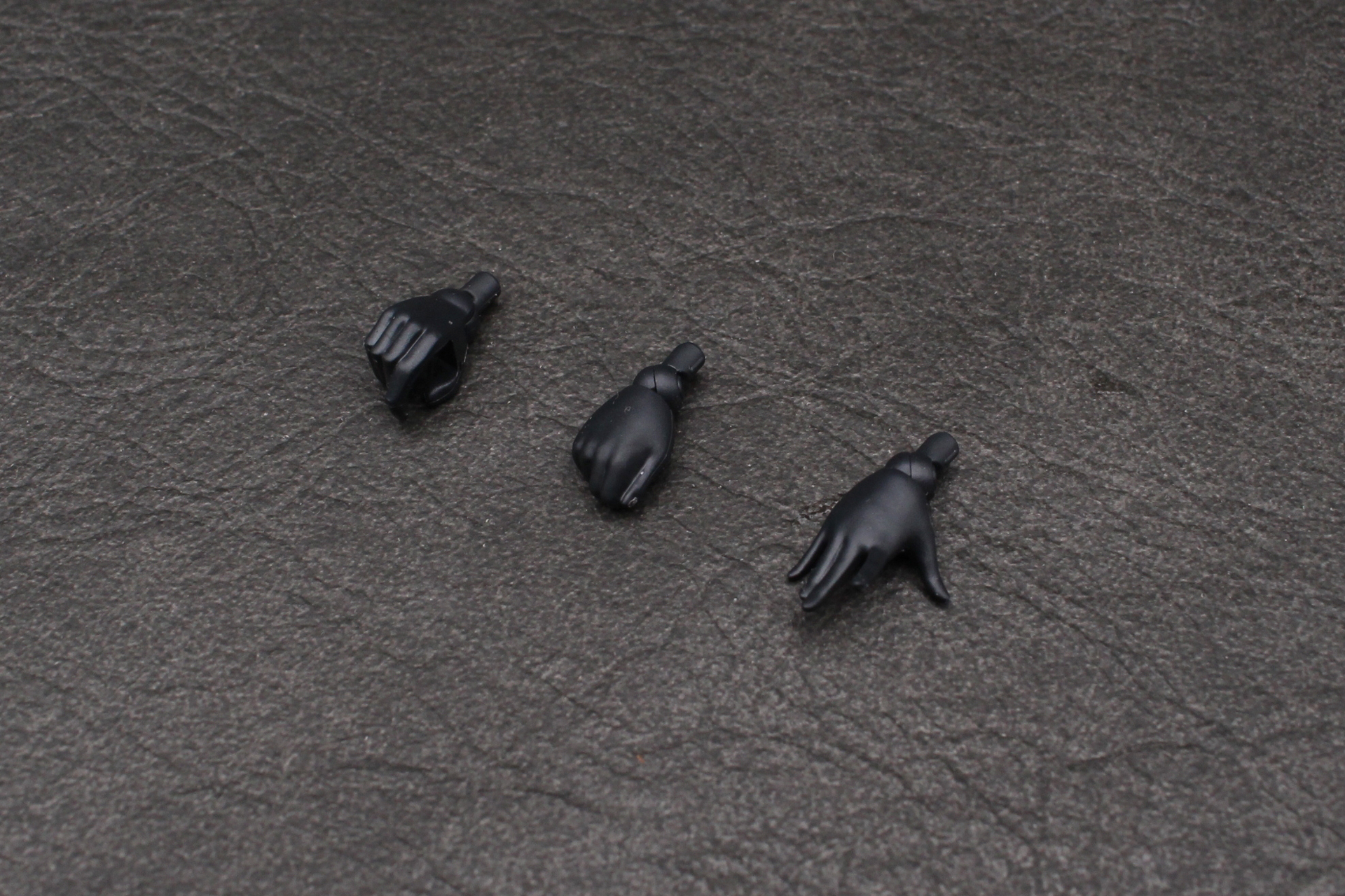 手首パーツを組み立てる。3種類ある