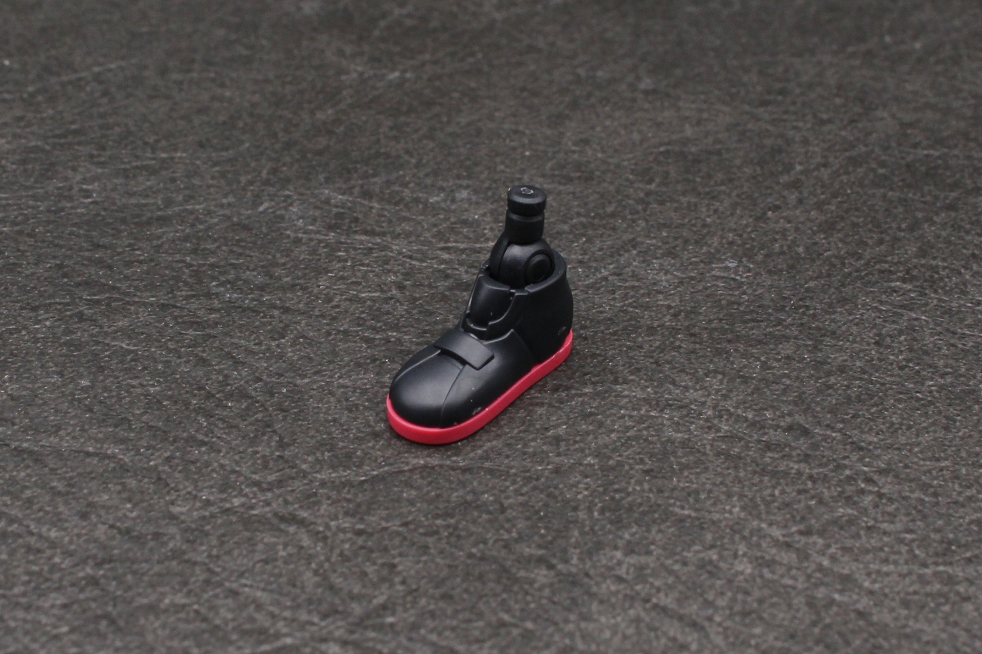 足首の組み立て。足裏の意匠については後述する