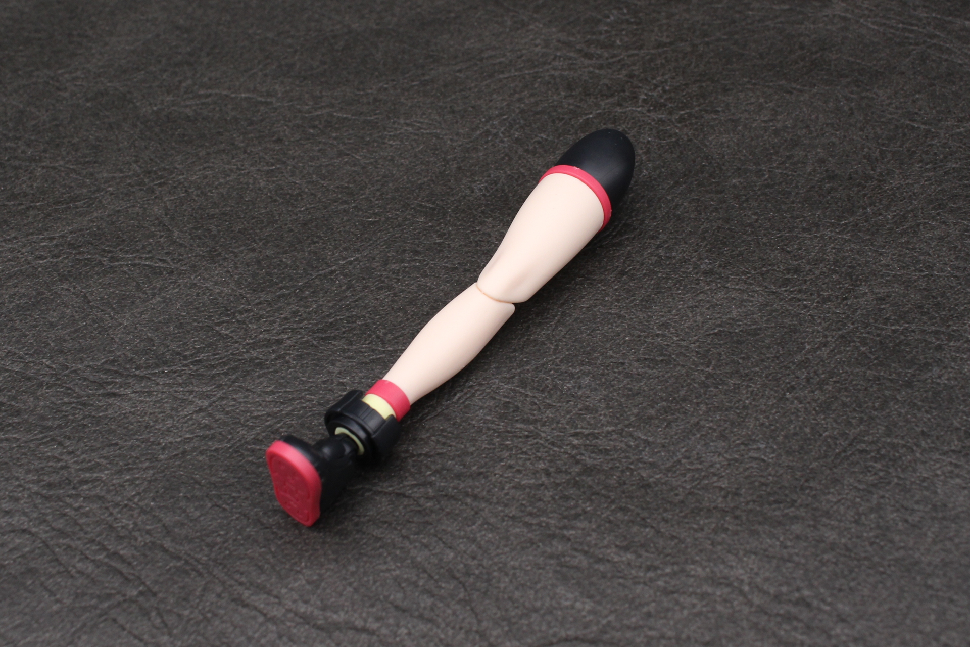 それぞれを取り付けて脚部が完成