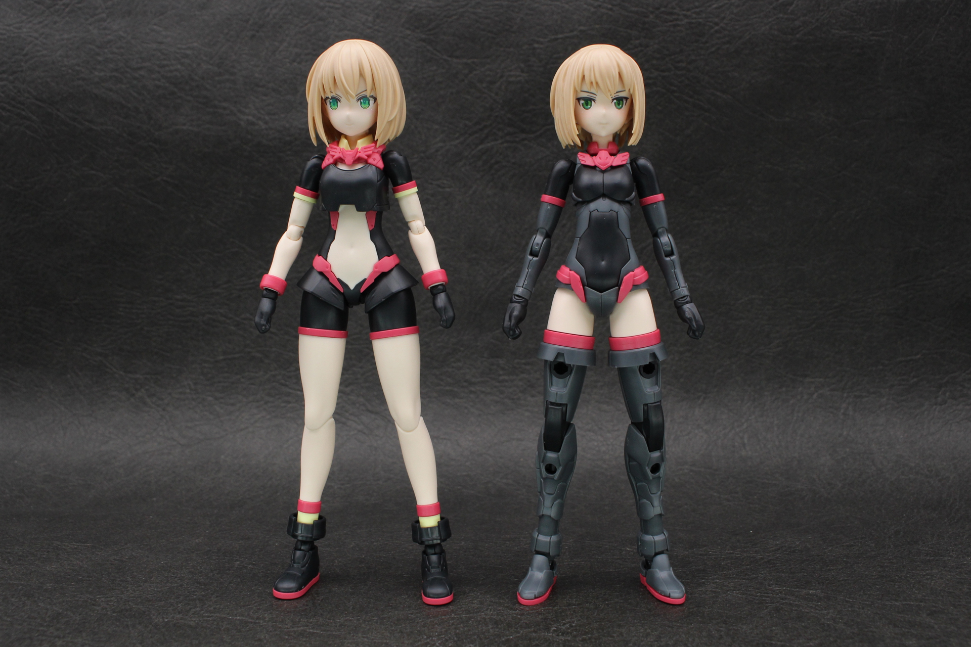 初代ティアーシャ（右）との比較。身長がわずかに高く、脚が少し長い