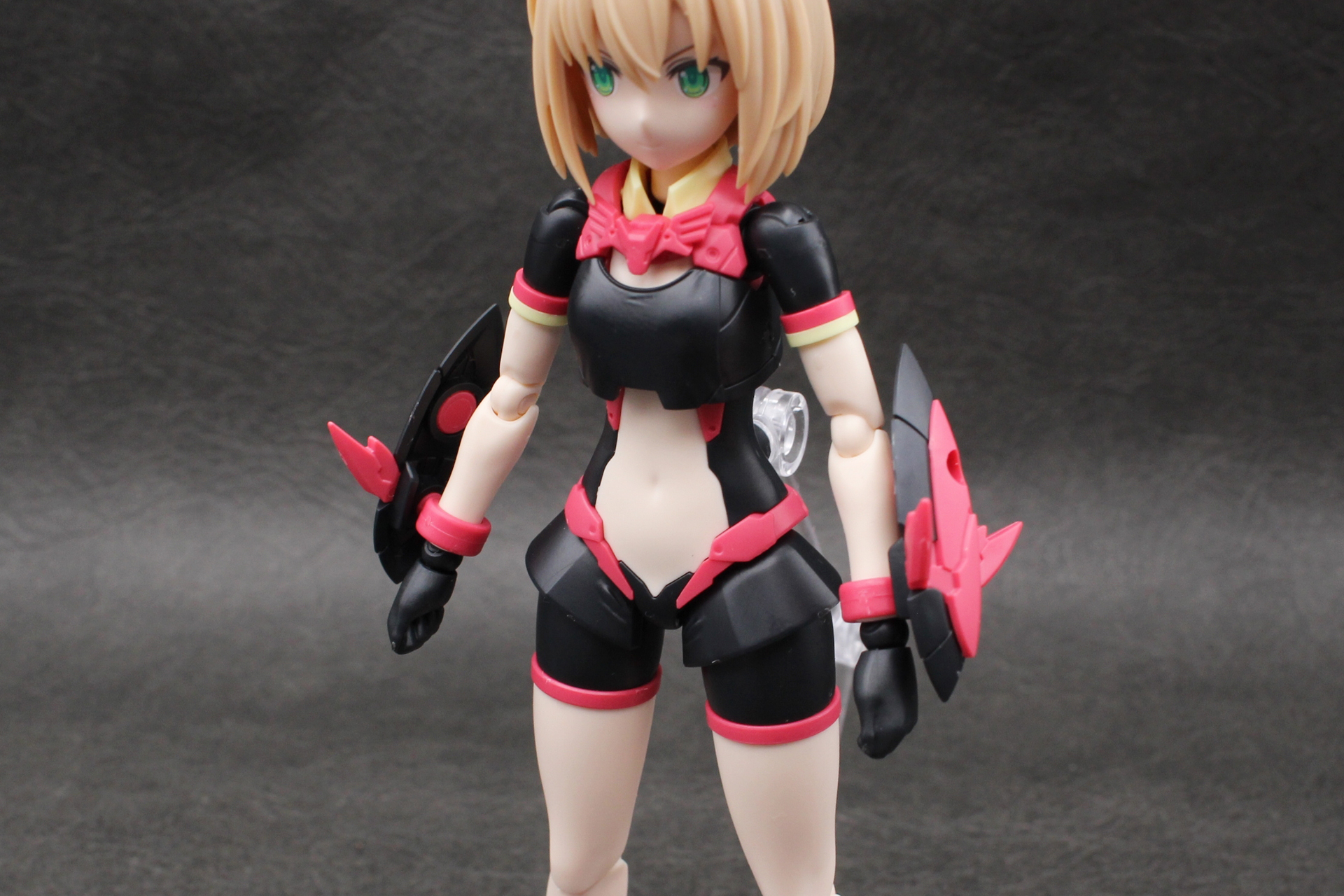 手首のリングを交換し、ガントレットを取り付ける