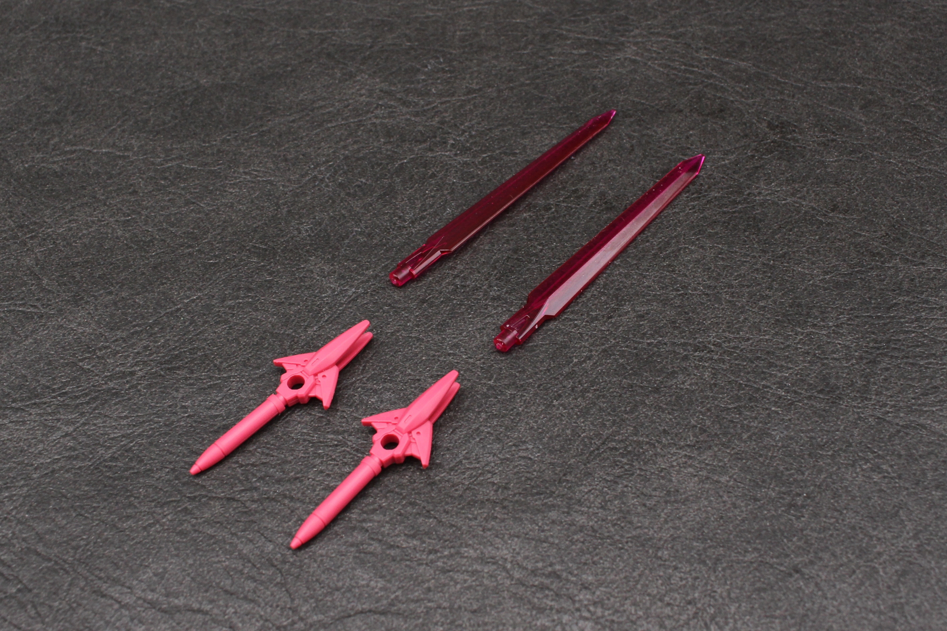 剣を組み立てる