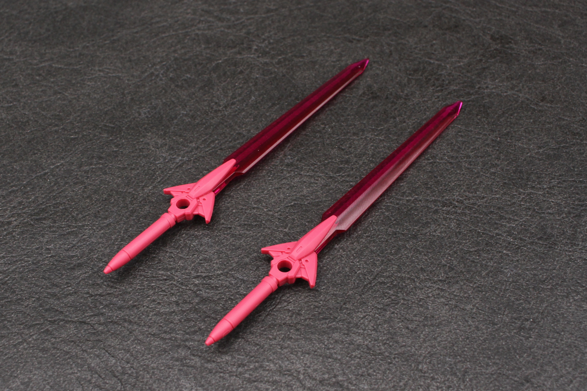 剣を組み立てる