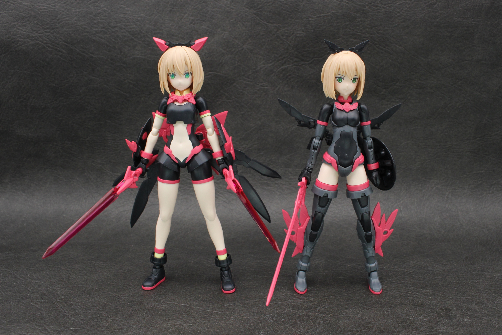 初代ティアーシャのアームドモードと比較。ウイングがかなり大きくなった